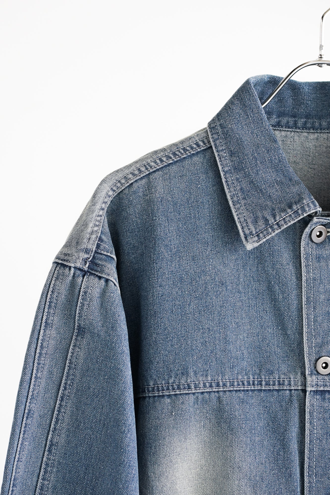 DOUDLE SEAM TWISTED DENIM JACKET