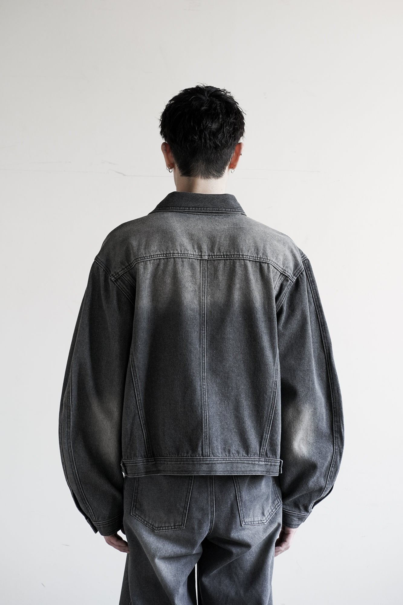 DOUDLE SEAM TWISTED DENIM JACKET