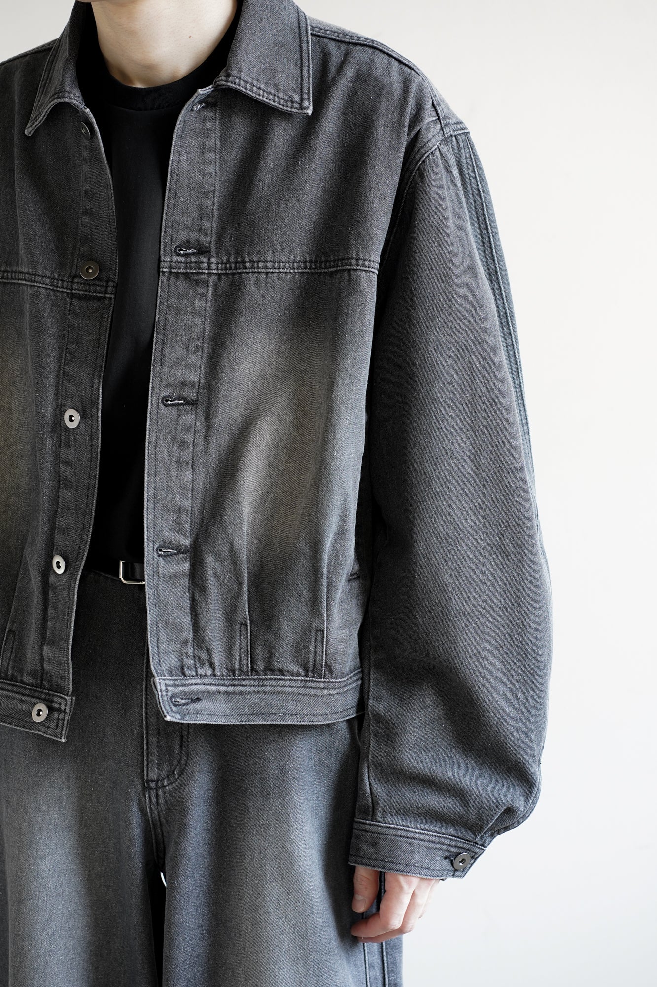 DOUDLE SEAM TWISTED DENIM JACKET