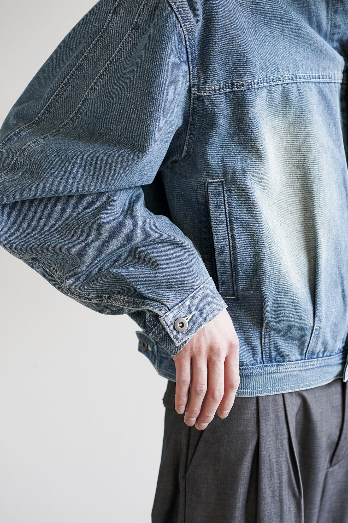 DOUDLE SEAM TWISTED DENIM JACKET