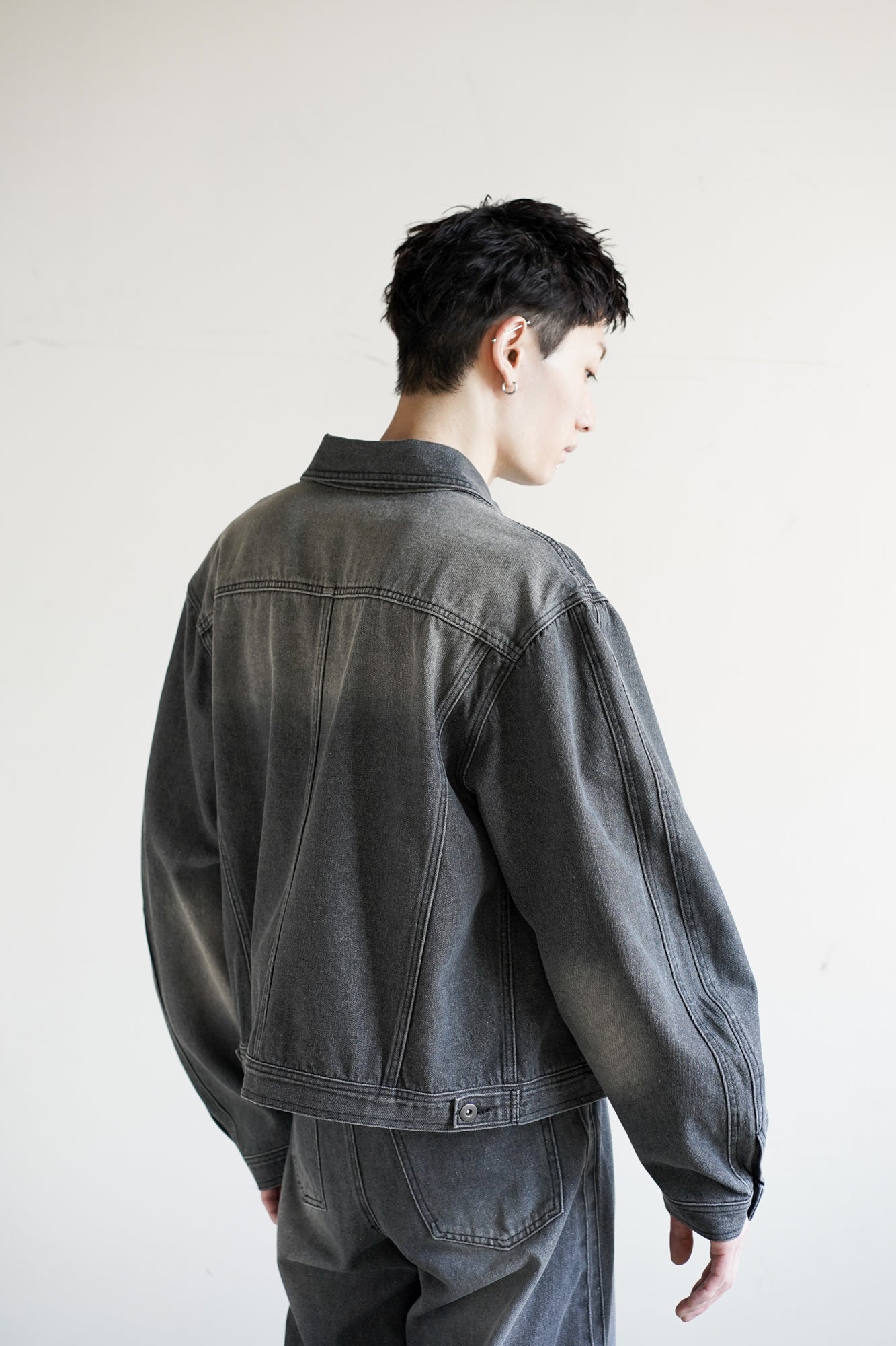 DOUDLE SEAM TWISTED DENIM JACKET