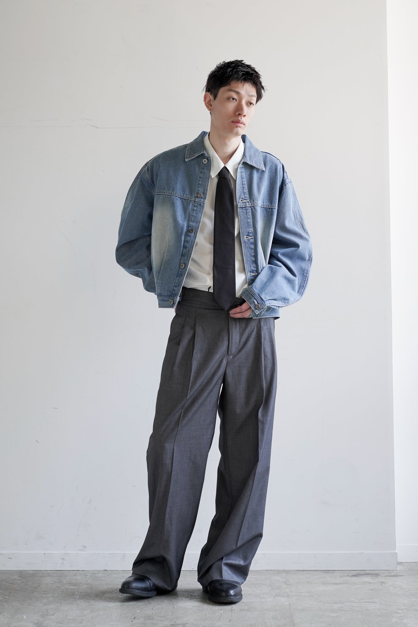 DOUDLE SEAM TWISTED DENIM JACKET