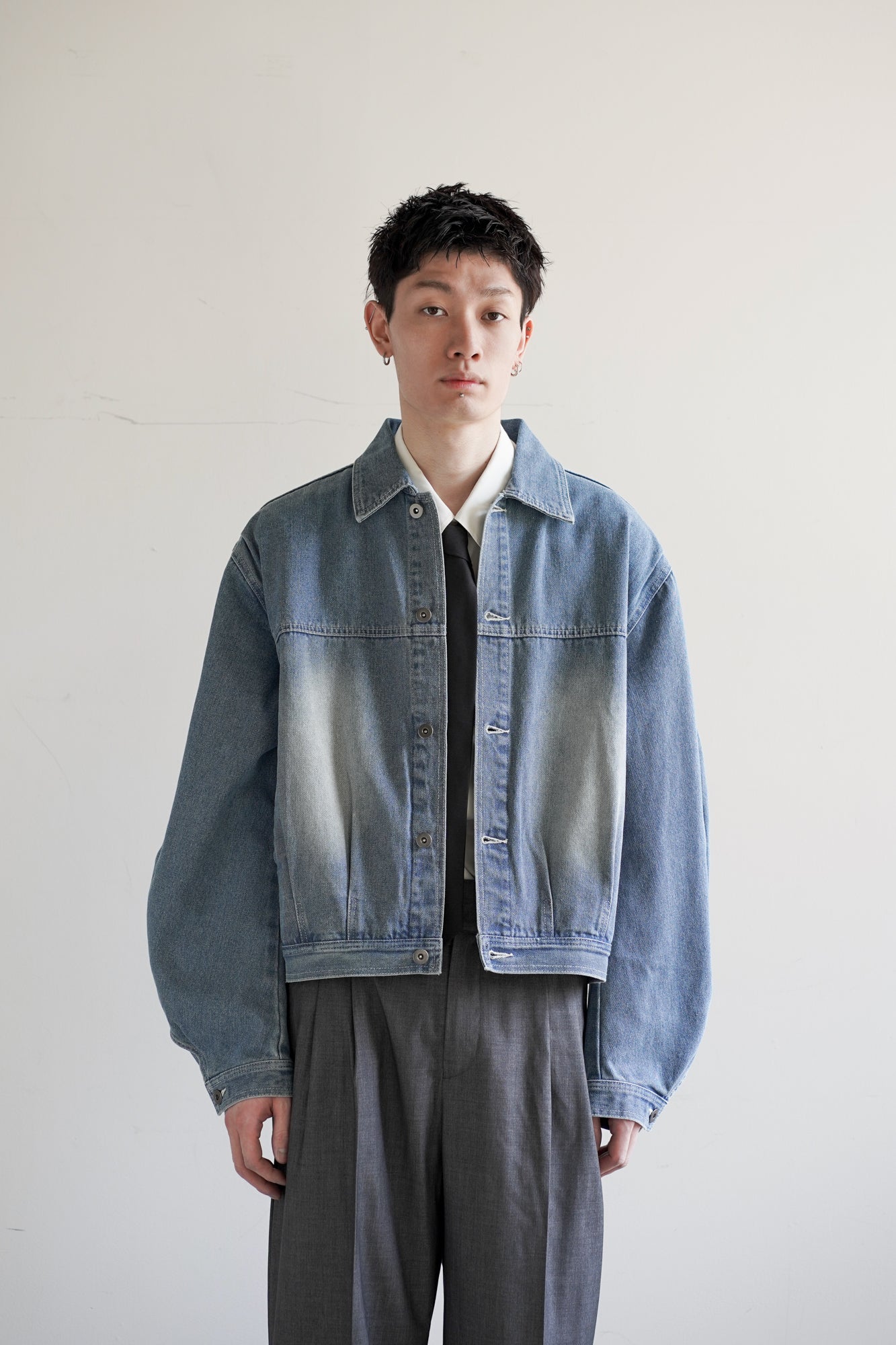 DOUDLE SEAM TWISTED DENIM JACKET