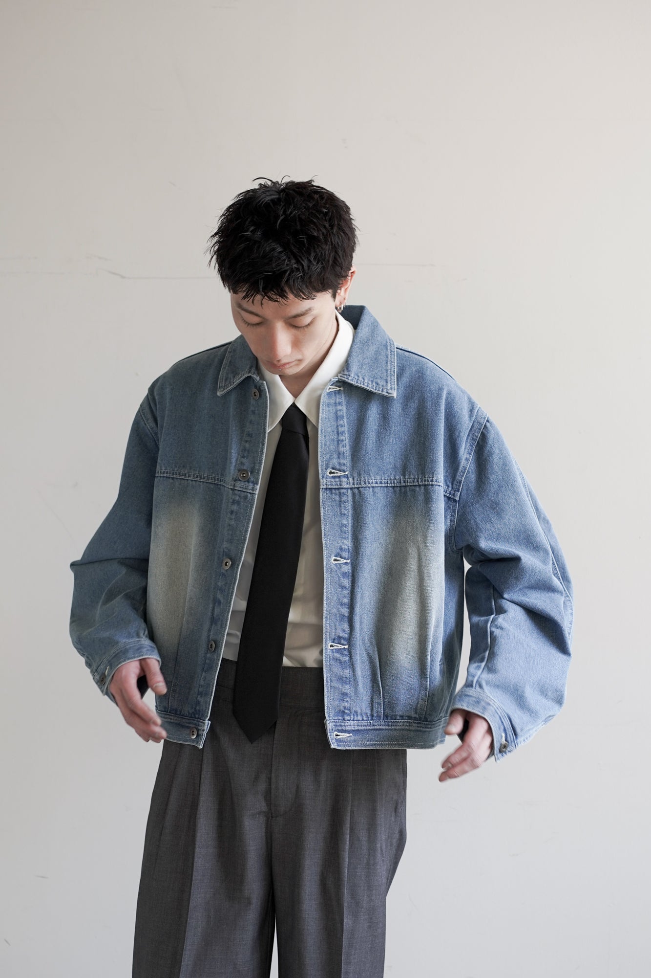 DOUDLE SEAM TWISTED DENIM JACKET