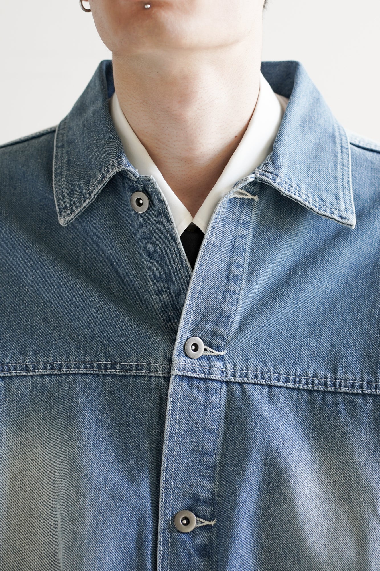 DOUDLE SEAM TWISTED DENIM JACKET