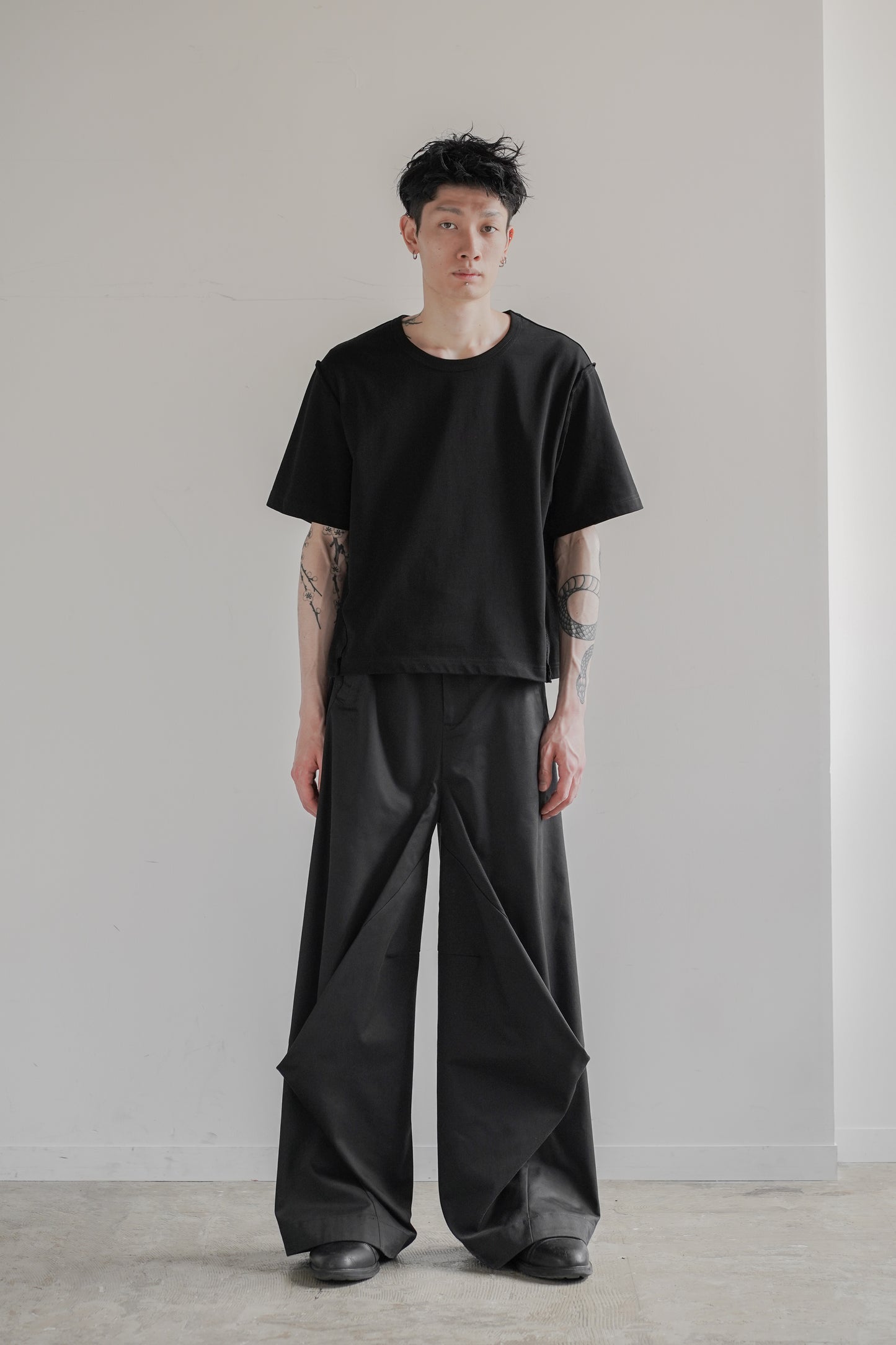 CONTOURED TWILL WIDE PANTS