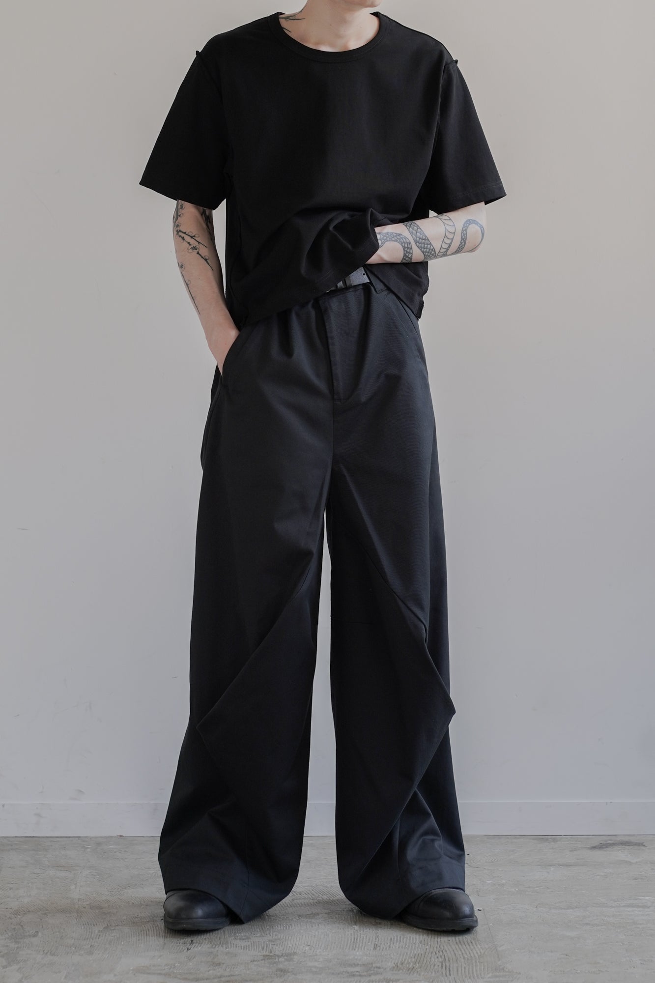 CONTOURED TWILL WIDE PANTS【8月下旬発送】