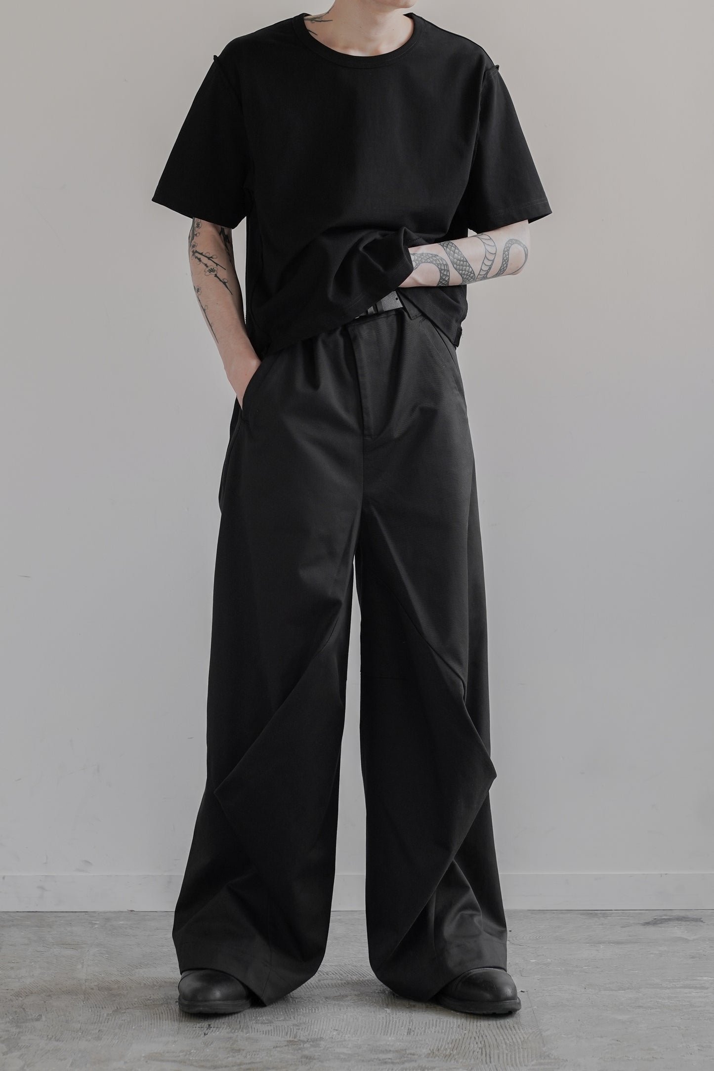 CONTOURED TWILL WIDE PANTS