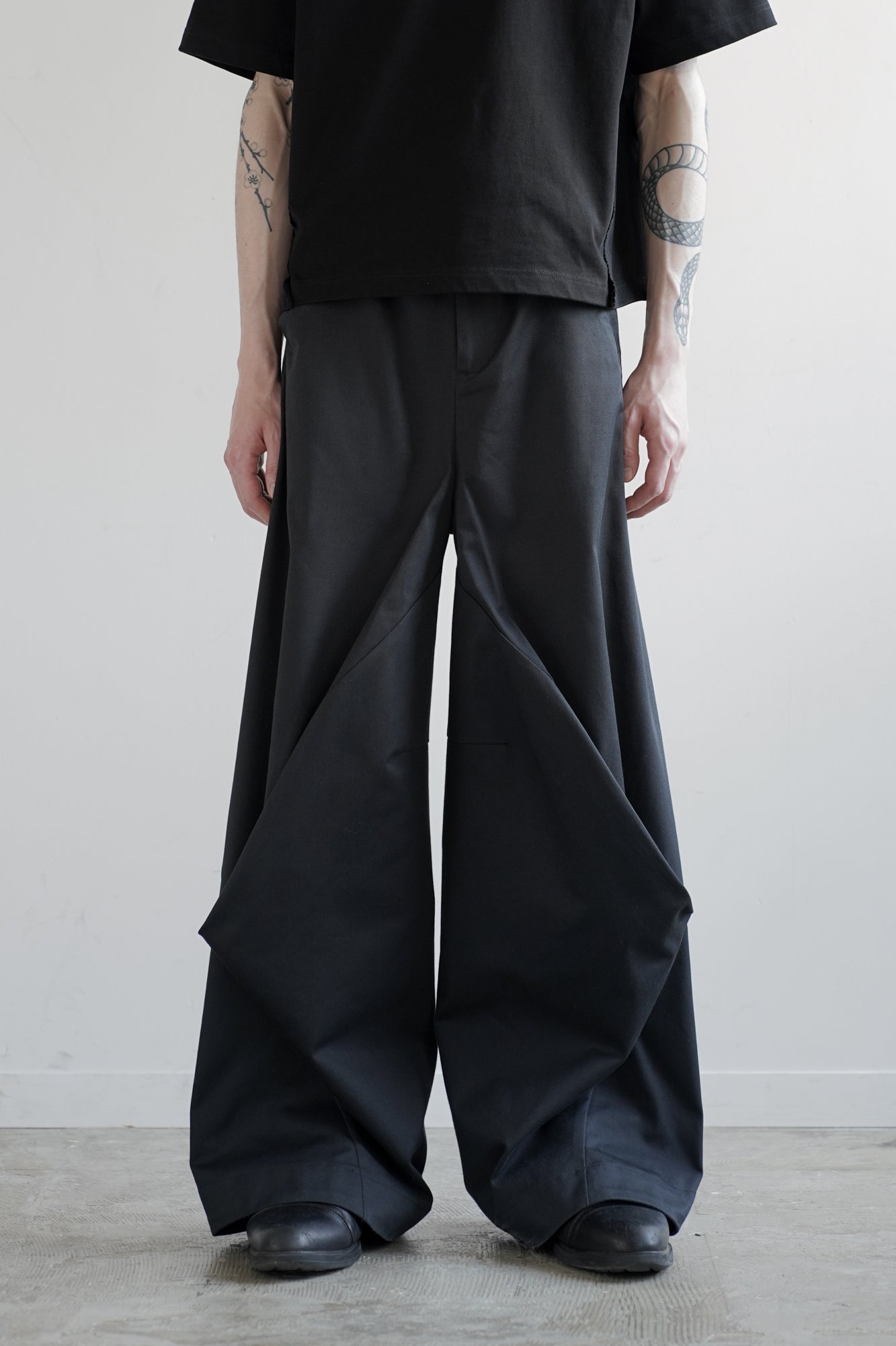 CONTOURED TWILL WIDE PANTS【8月下旬発送】