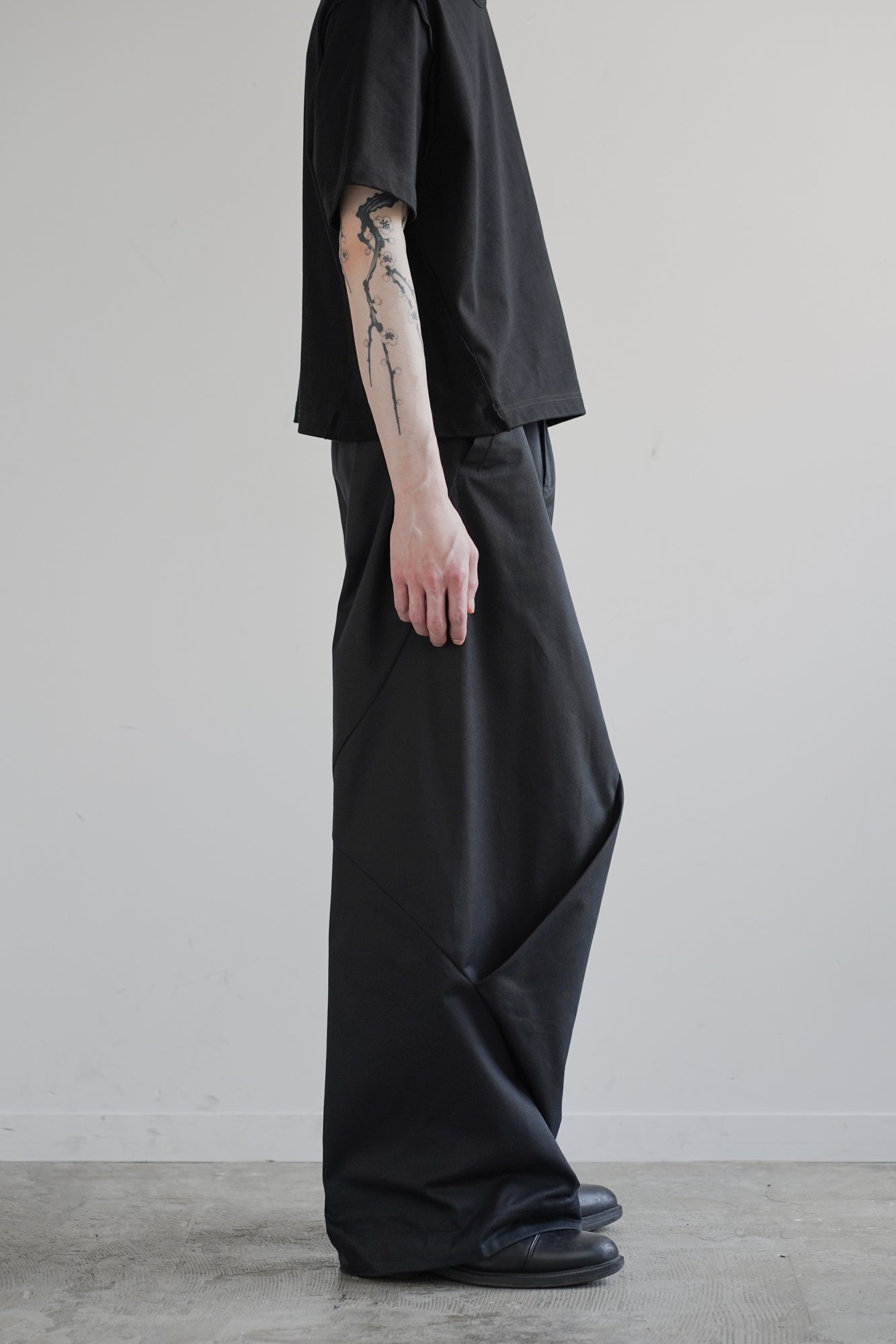 CONTOURED TWILL WIDE PANTS【8月下旬発送】