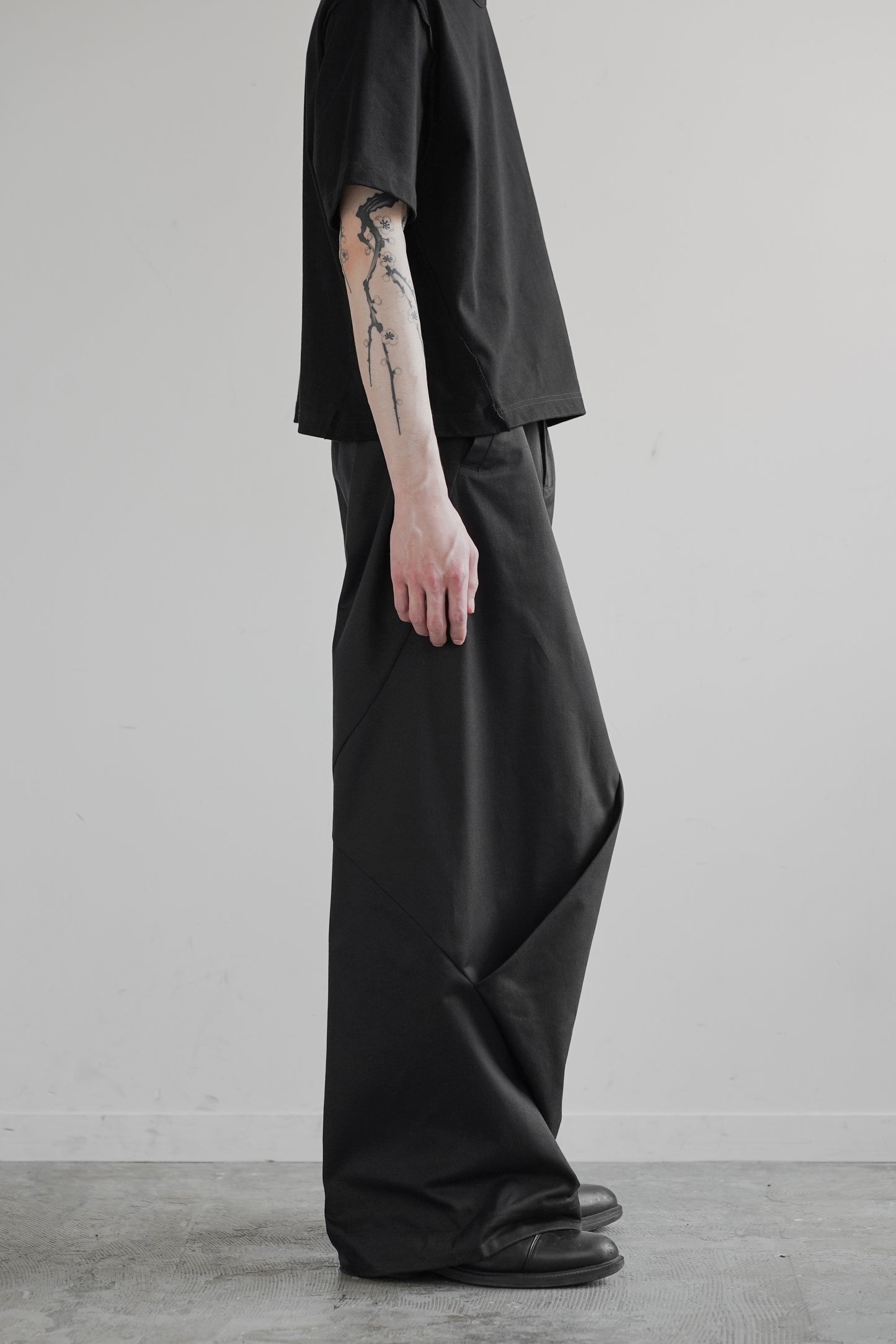 CONTOURED TWILL WIDE PANTS
