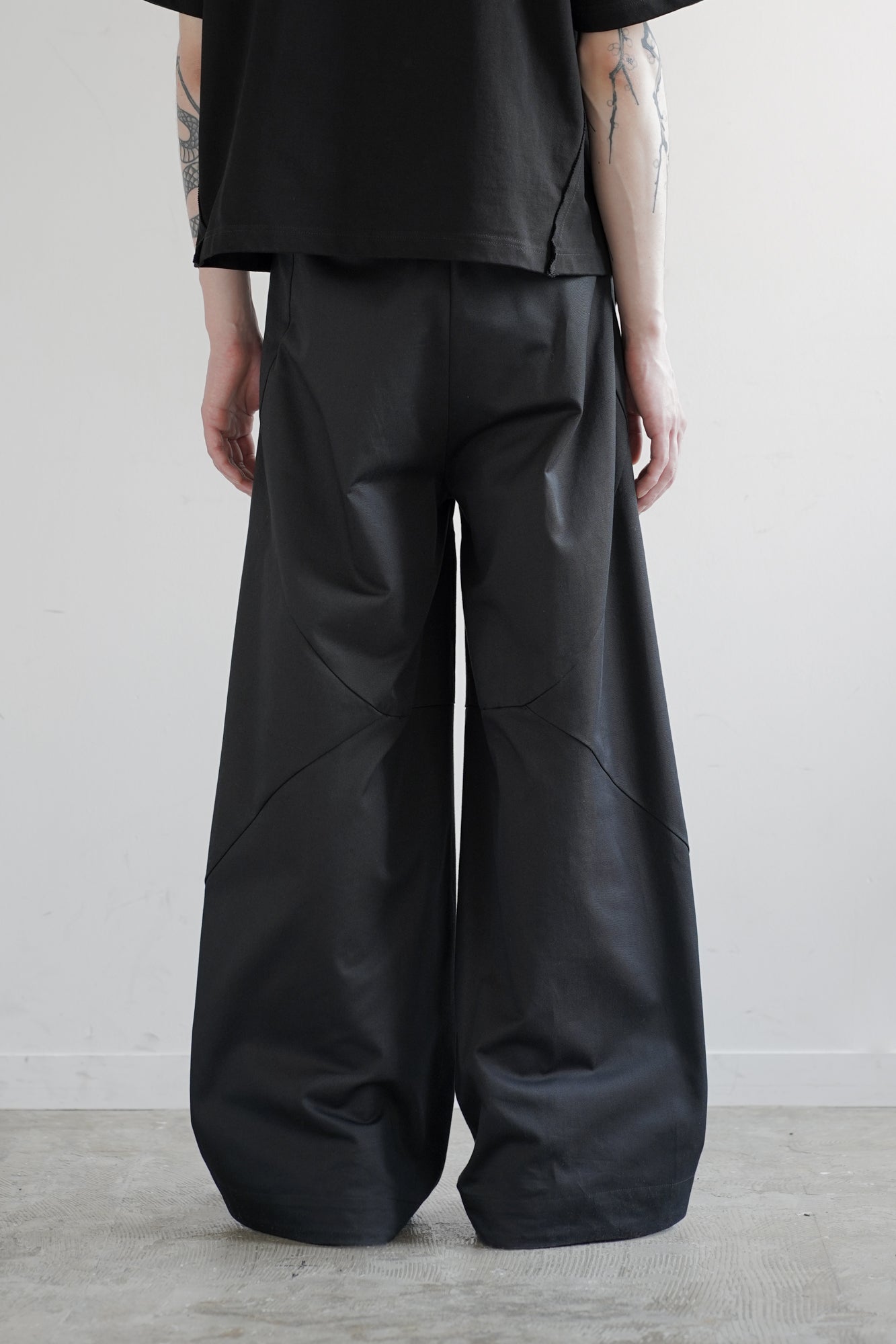 CONTOURED TWILL WIDE PANTS【8月下旬発送】