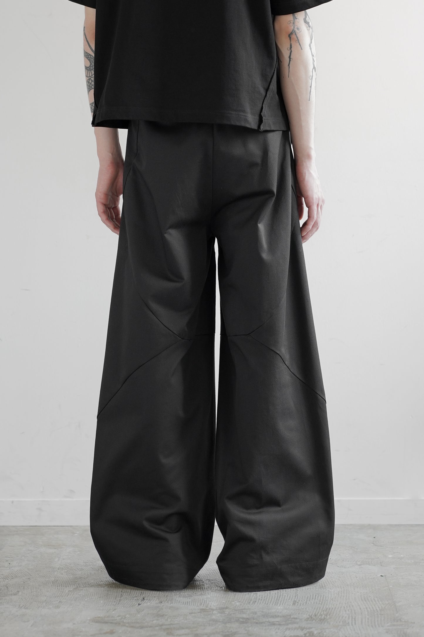 CONTOURED TWILL WIDE PANTS