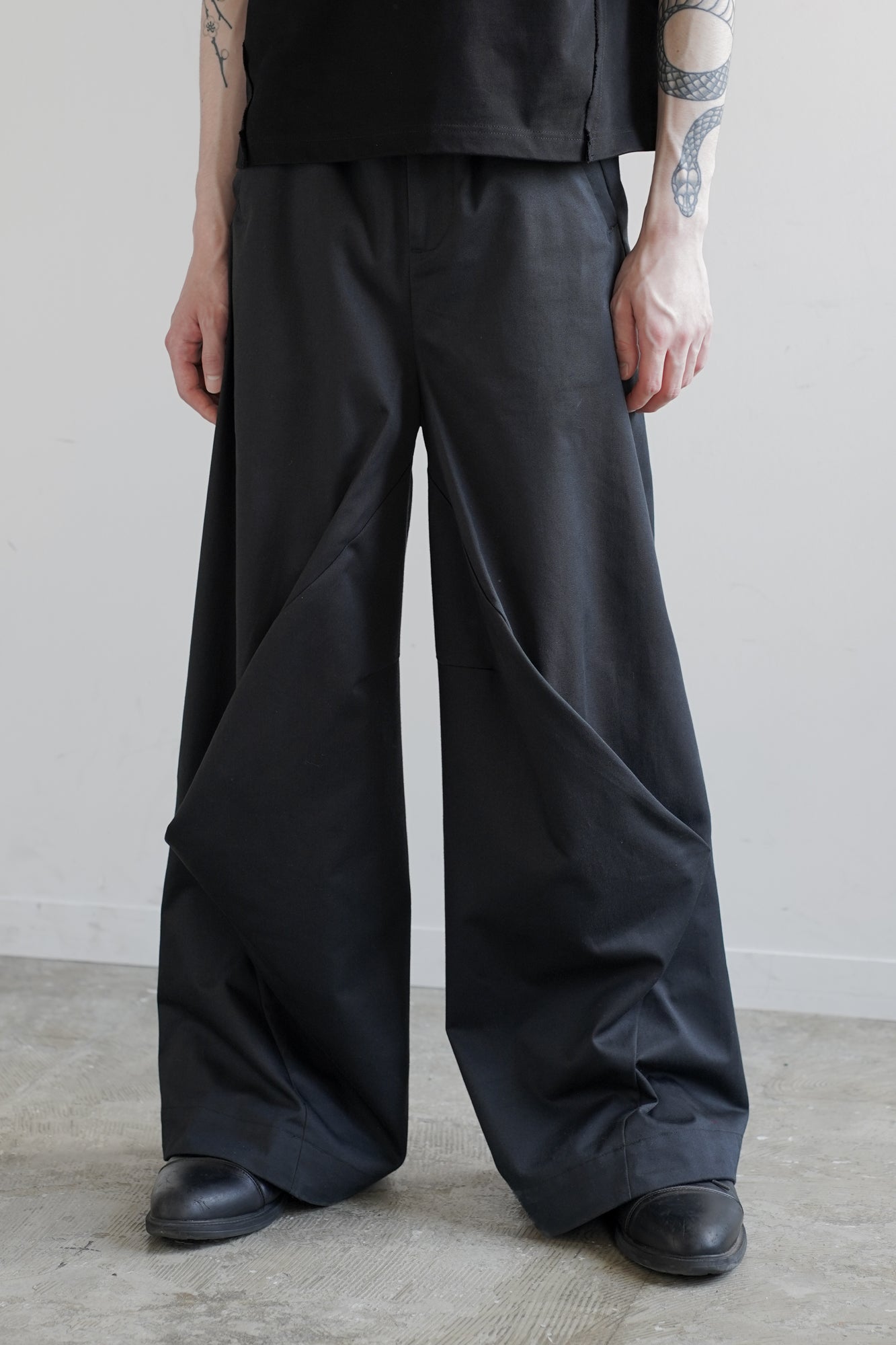 CONTOURED TWILL WIDE PANTS【8月下旬発送】