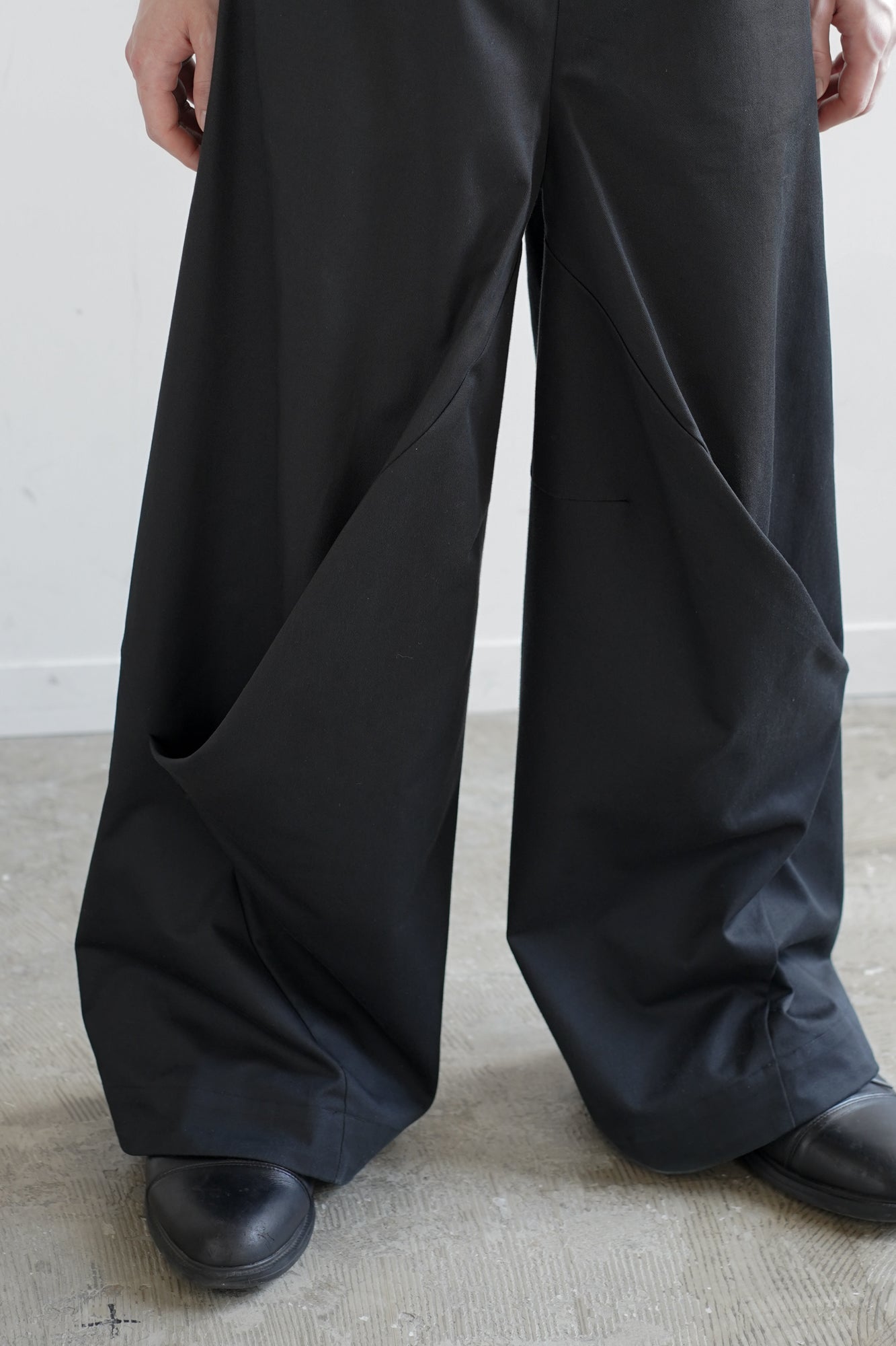 CONTOURED TWILL WIDE PANTS【8月下旬発送】