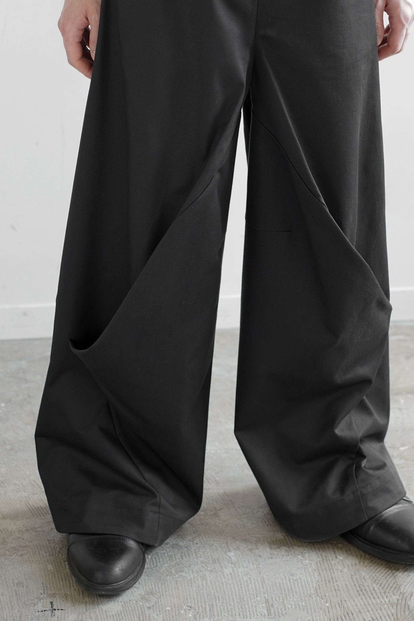 CONTOURED TWILL WIDE PANTS
