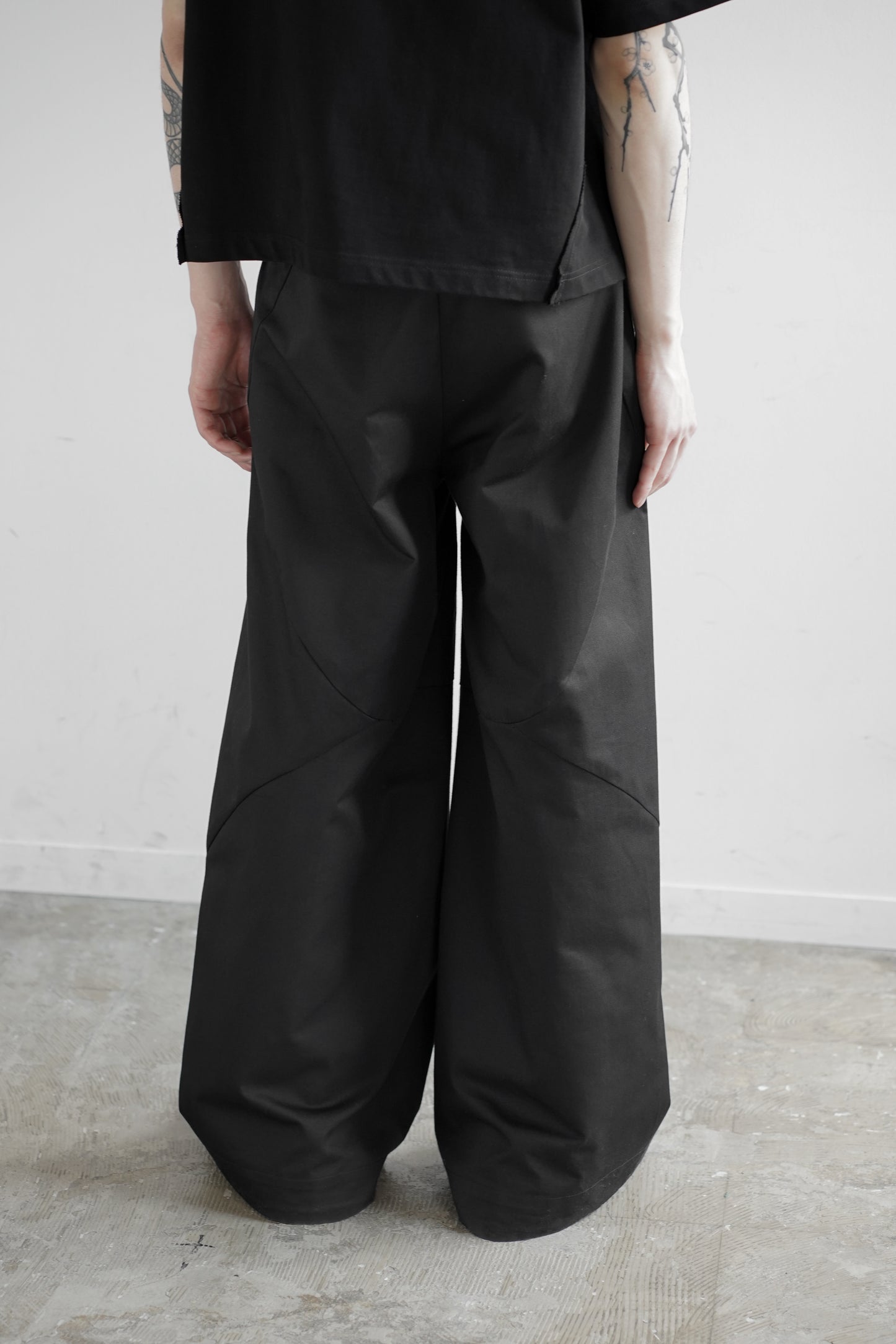 CONTOURED TWILL WIDE PANTS