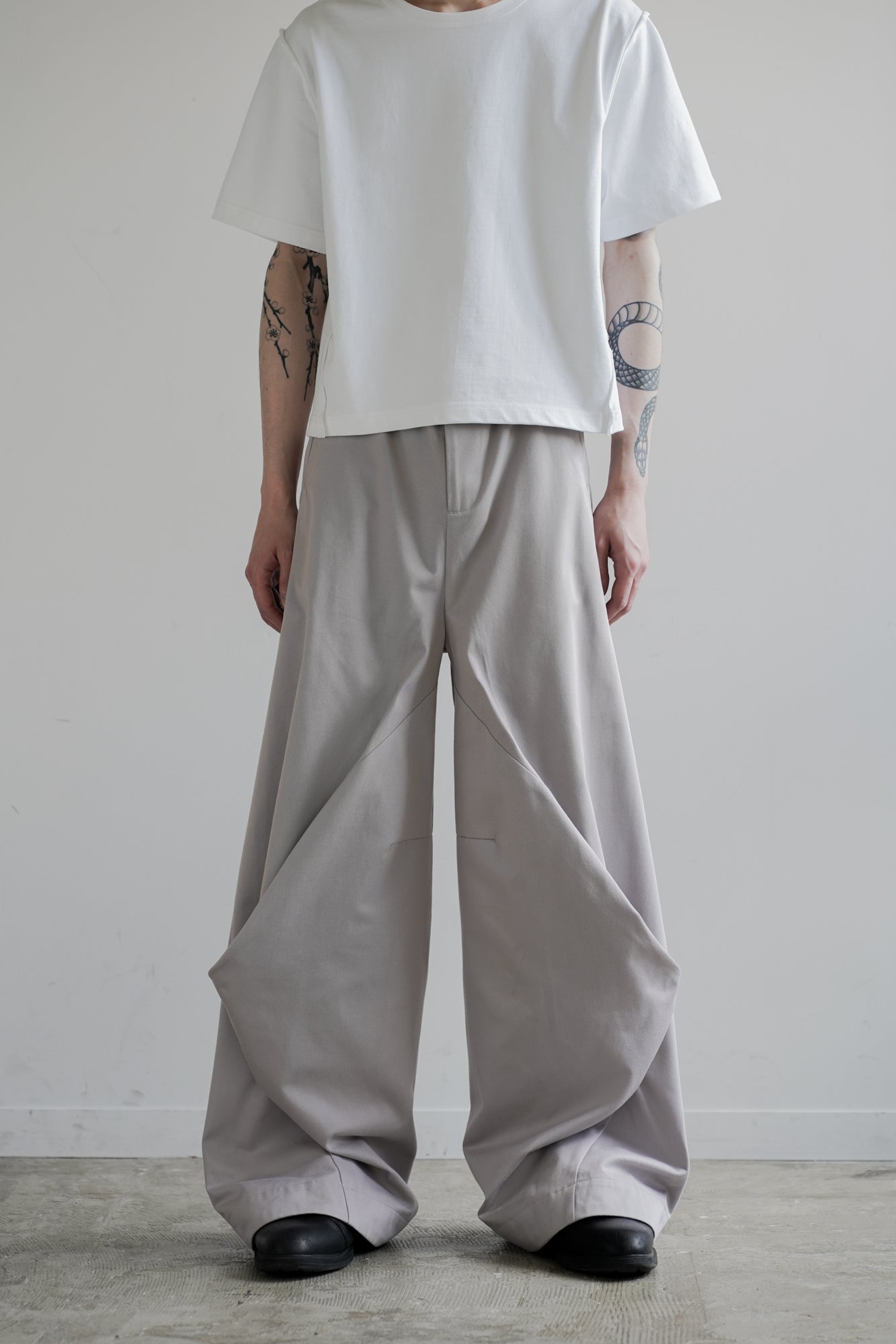 CONTOURED TWILL WIDE PANTS【8月下旬発送】