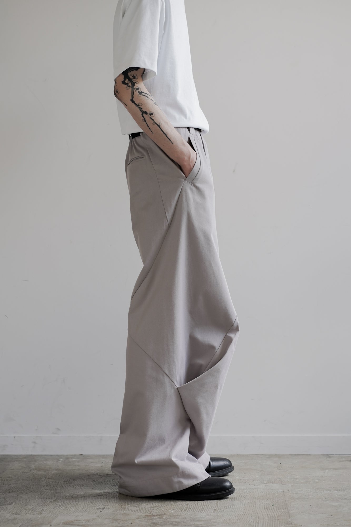 CONTOURED TWILL WIDE PANTS【8月下旬発送】