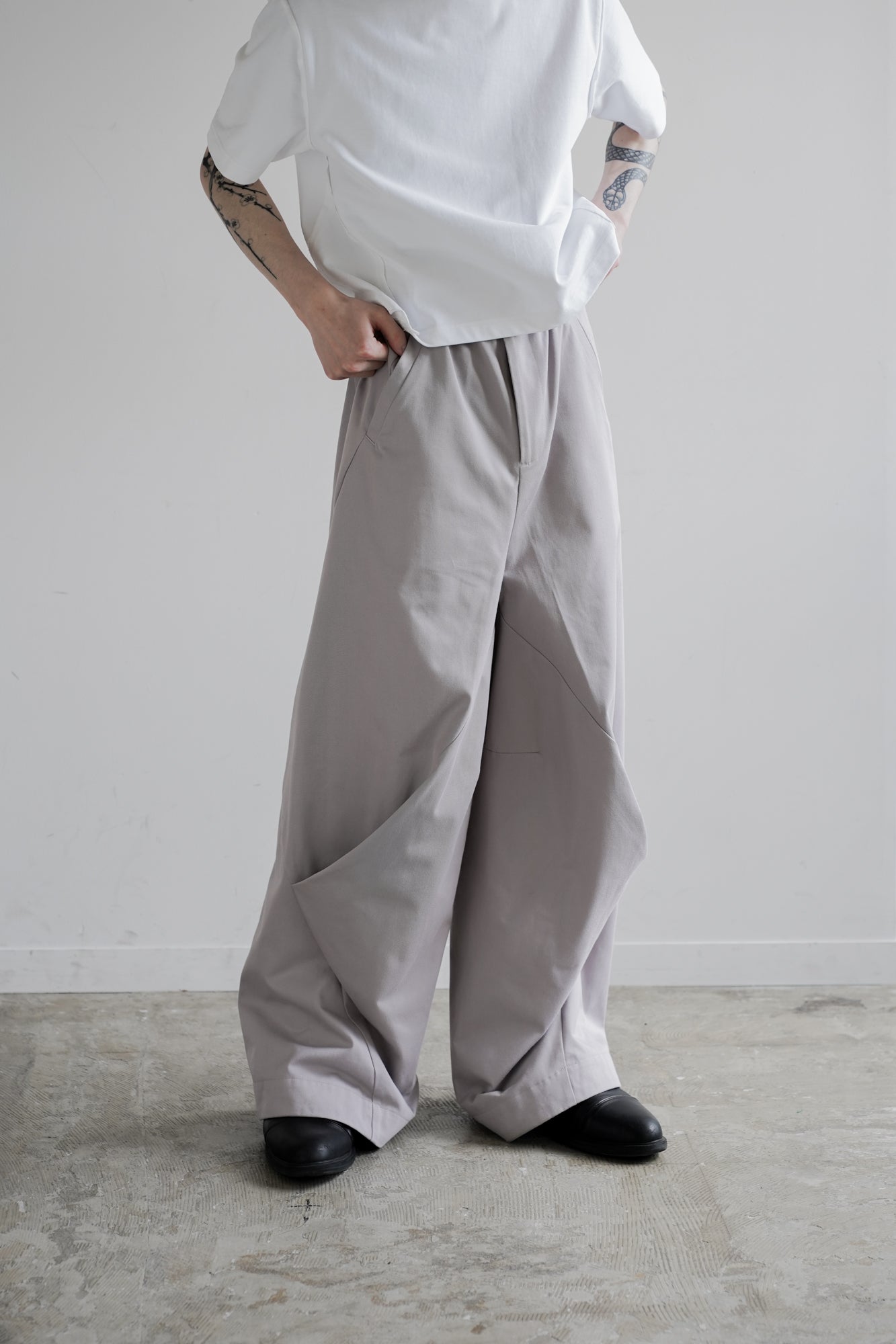 CONTOURED TWILL WIDE PANTS【8月下旬発送】