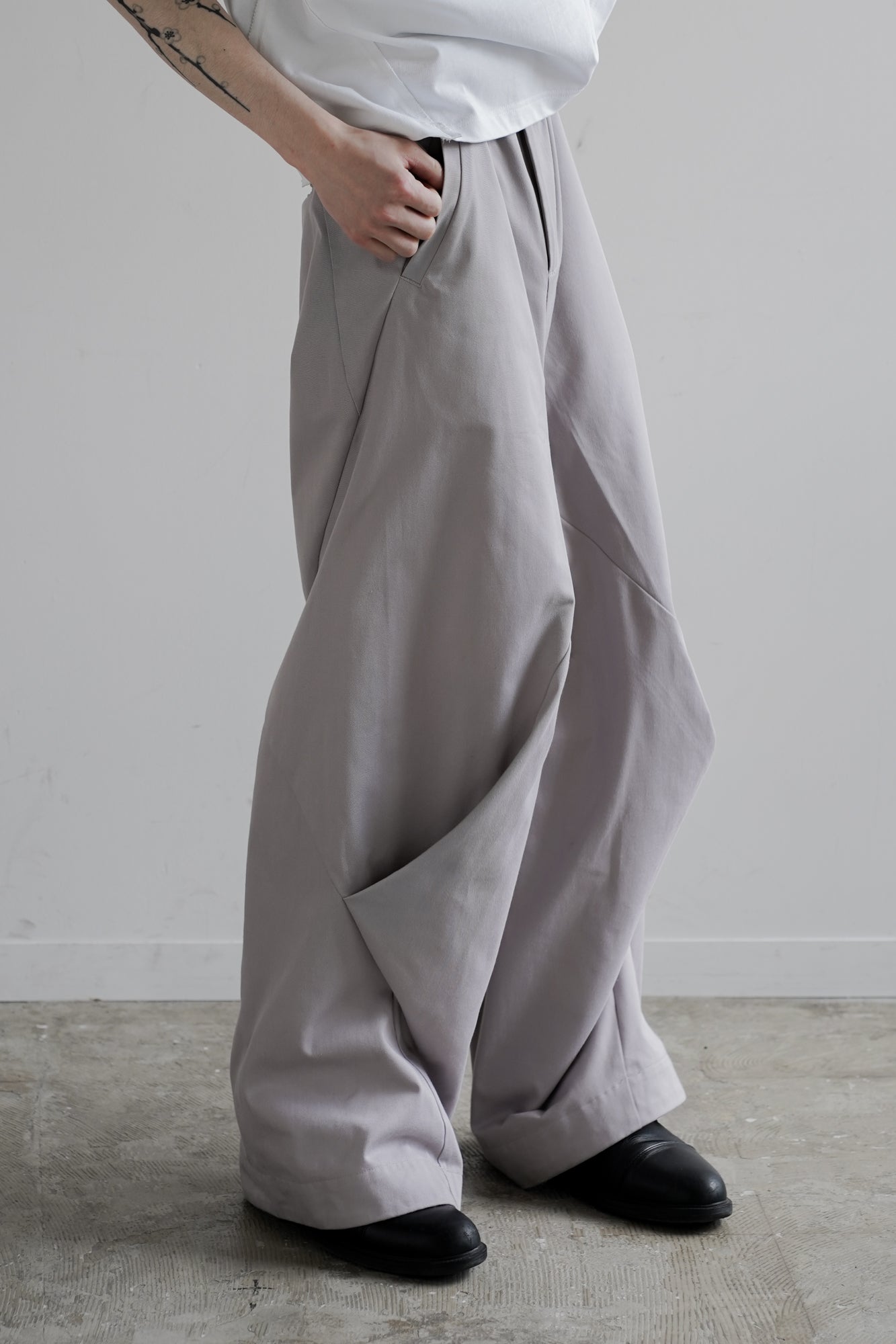 CONTOURED TWILL WIDE PANTS【8月下旬発送】