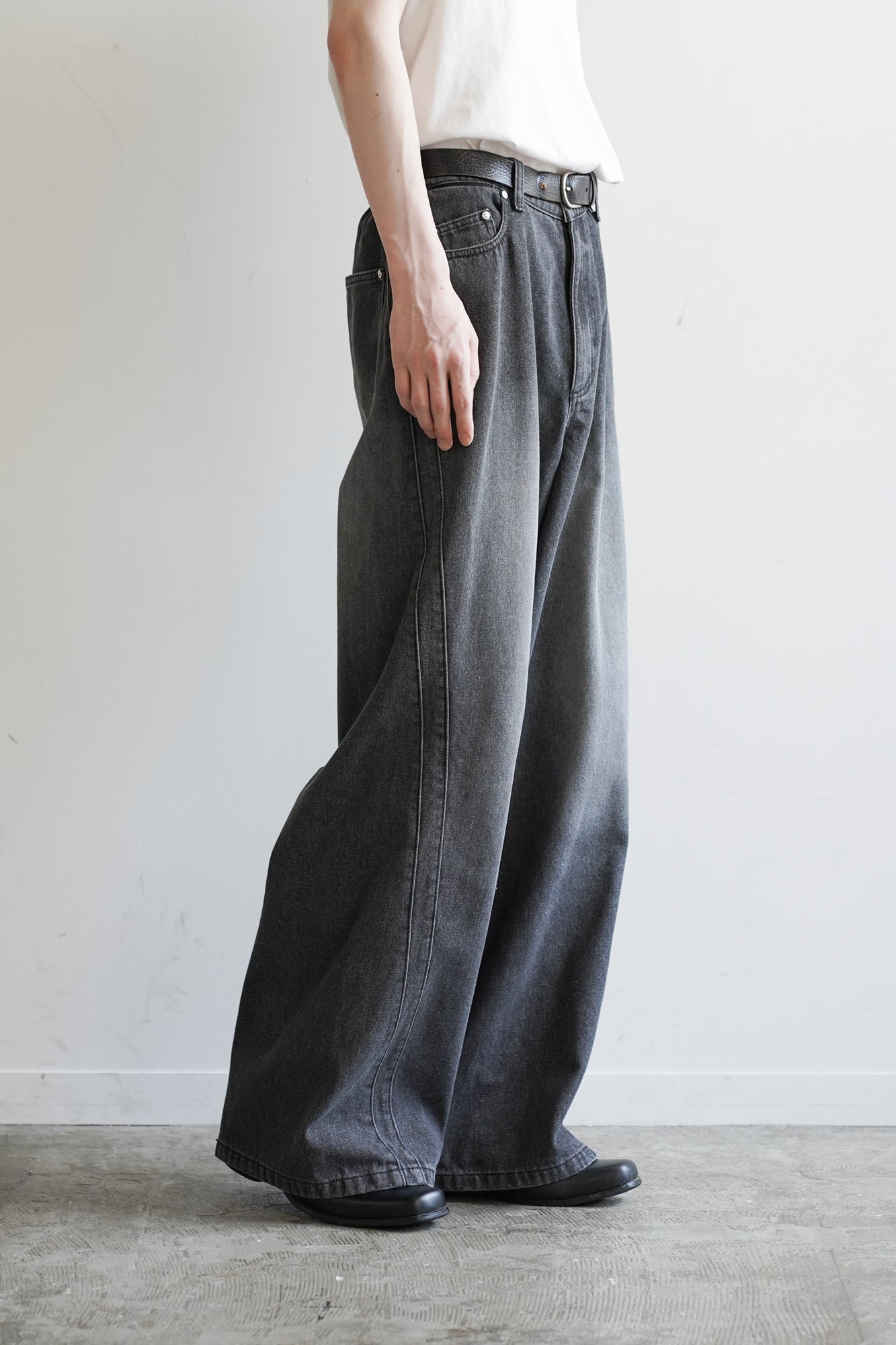 DOUDLE SEAM TWISTED BUGGY JEANS【残り僅か】