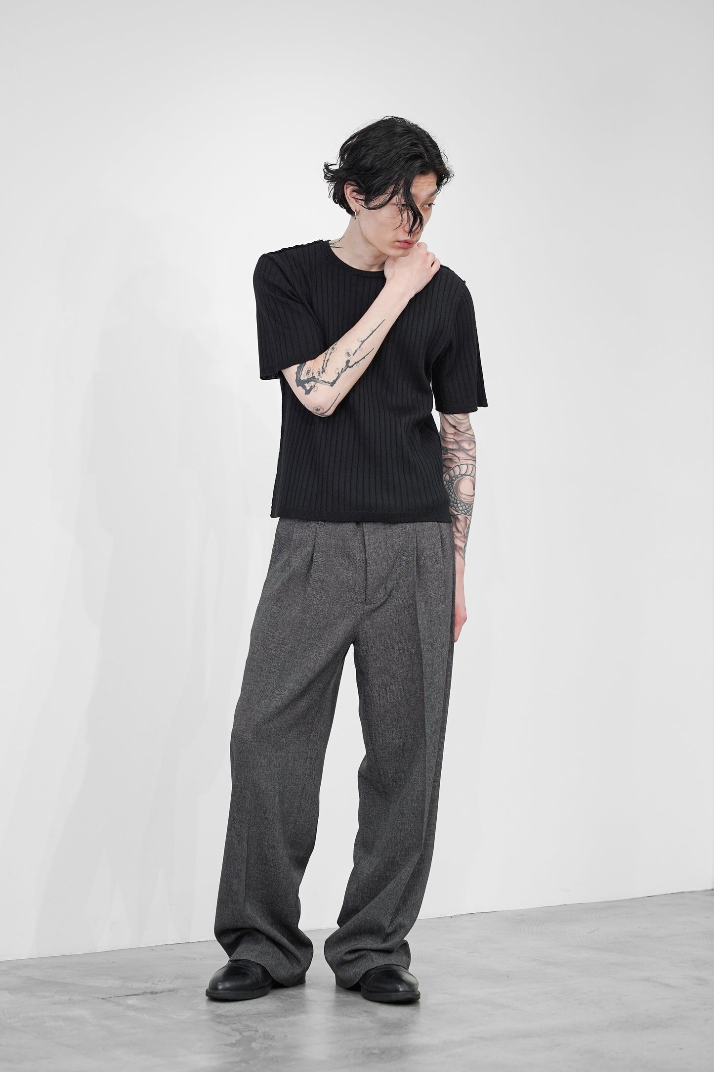 OUTLINK STRUCTURE KNIT TEE