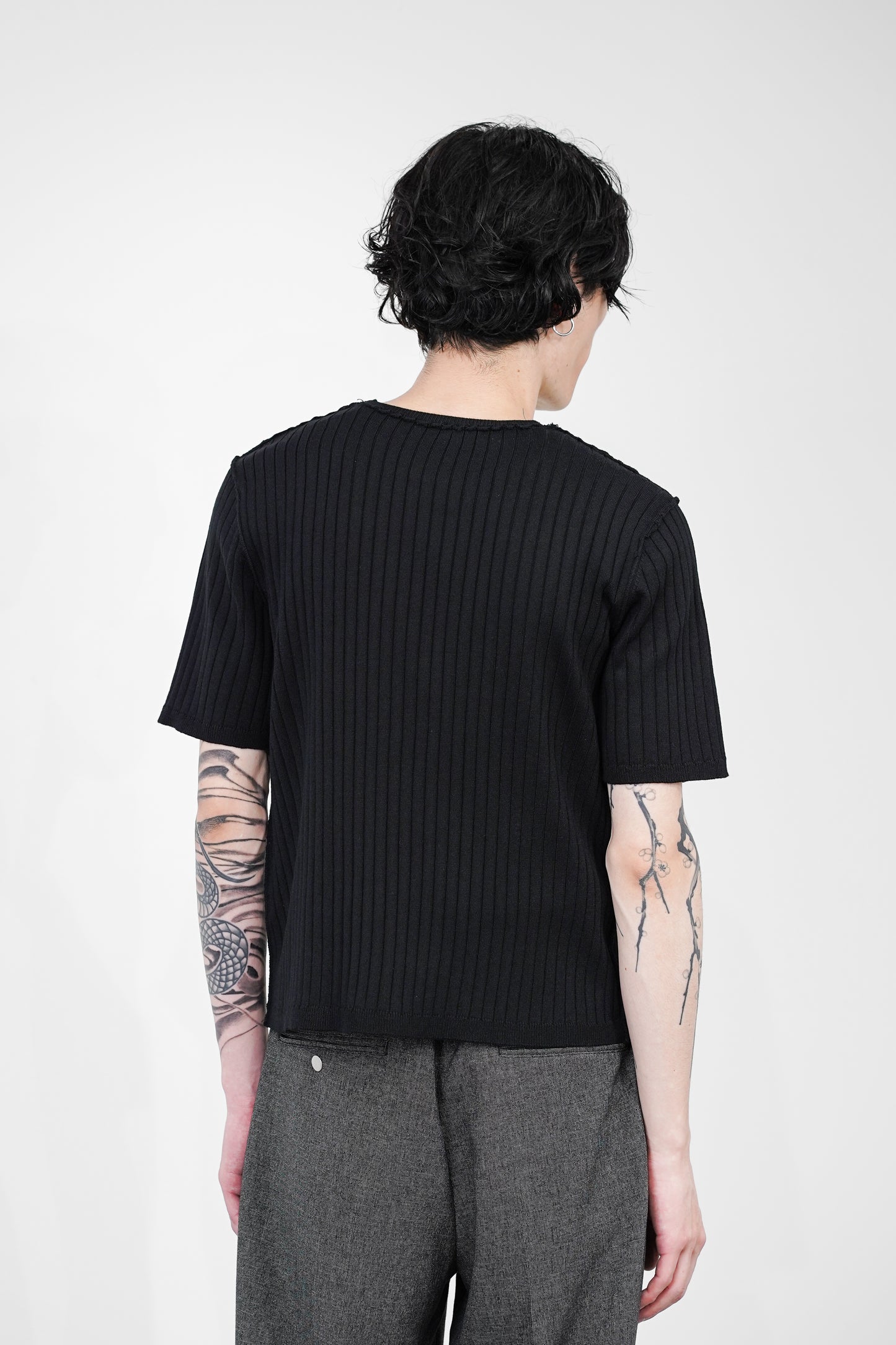 OUTLINK STRUCTURE KNIT TEE