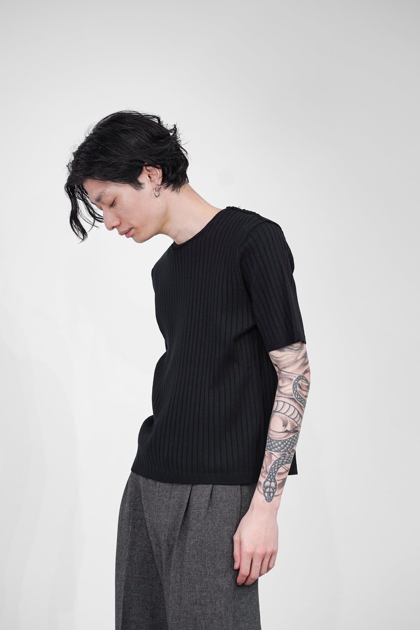 OUTLINK STRUCTURE KNIT TEE