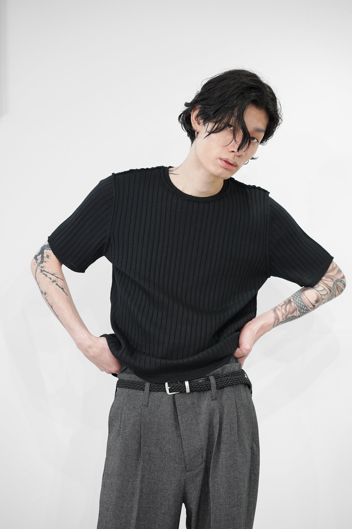OUTLINK STRUCTURE KNIT TEE