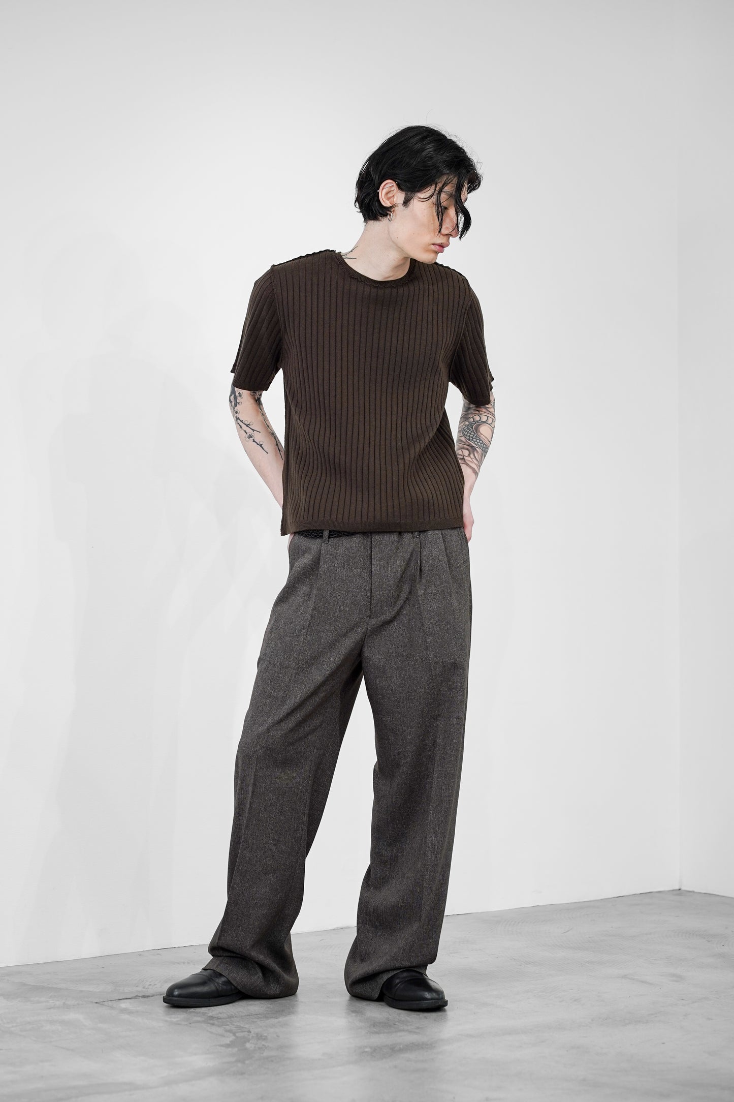 OUTLINK STRUCTURE KNIT TEE