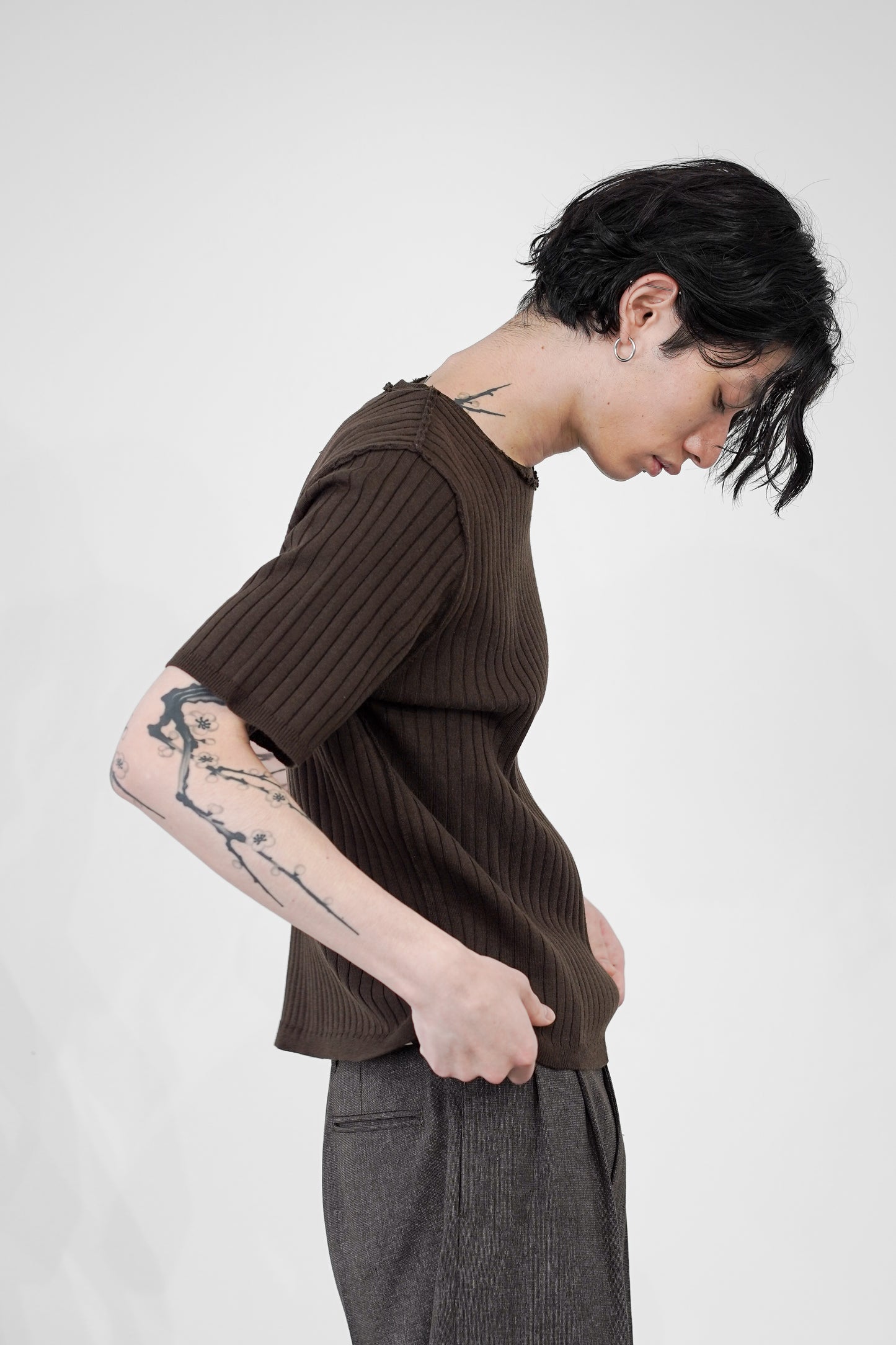 OUTLINK STRUCTURE KNIT TEE