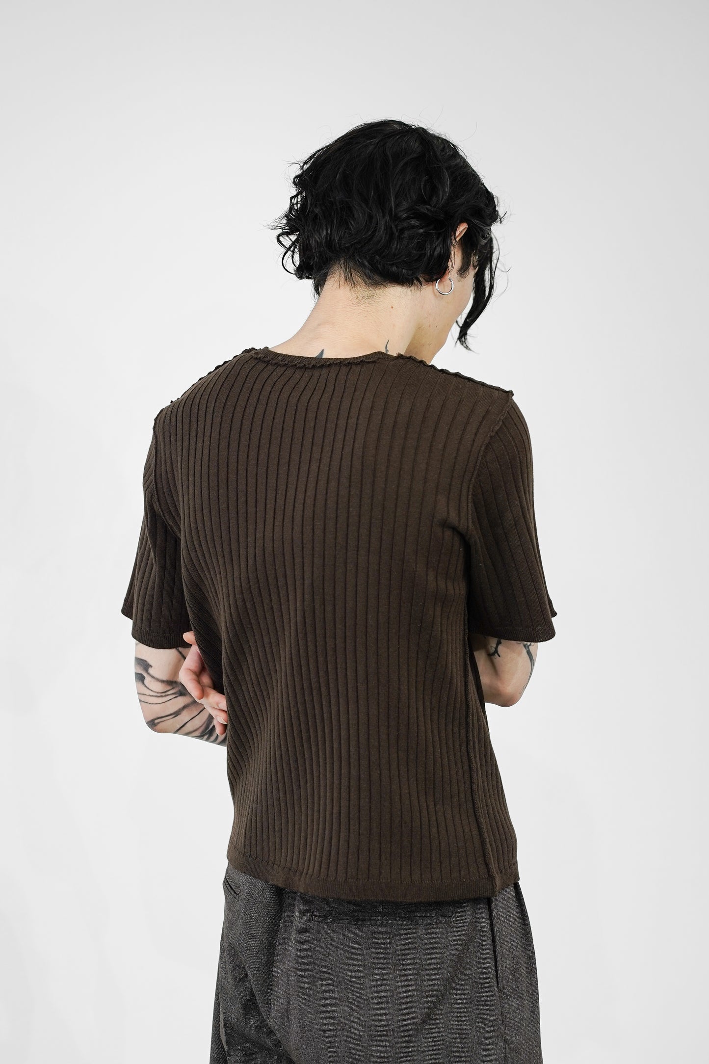 OUTLINK STRUCTURE KNIT TEE