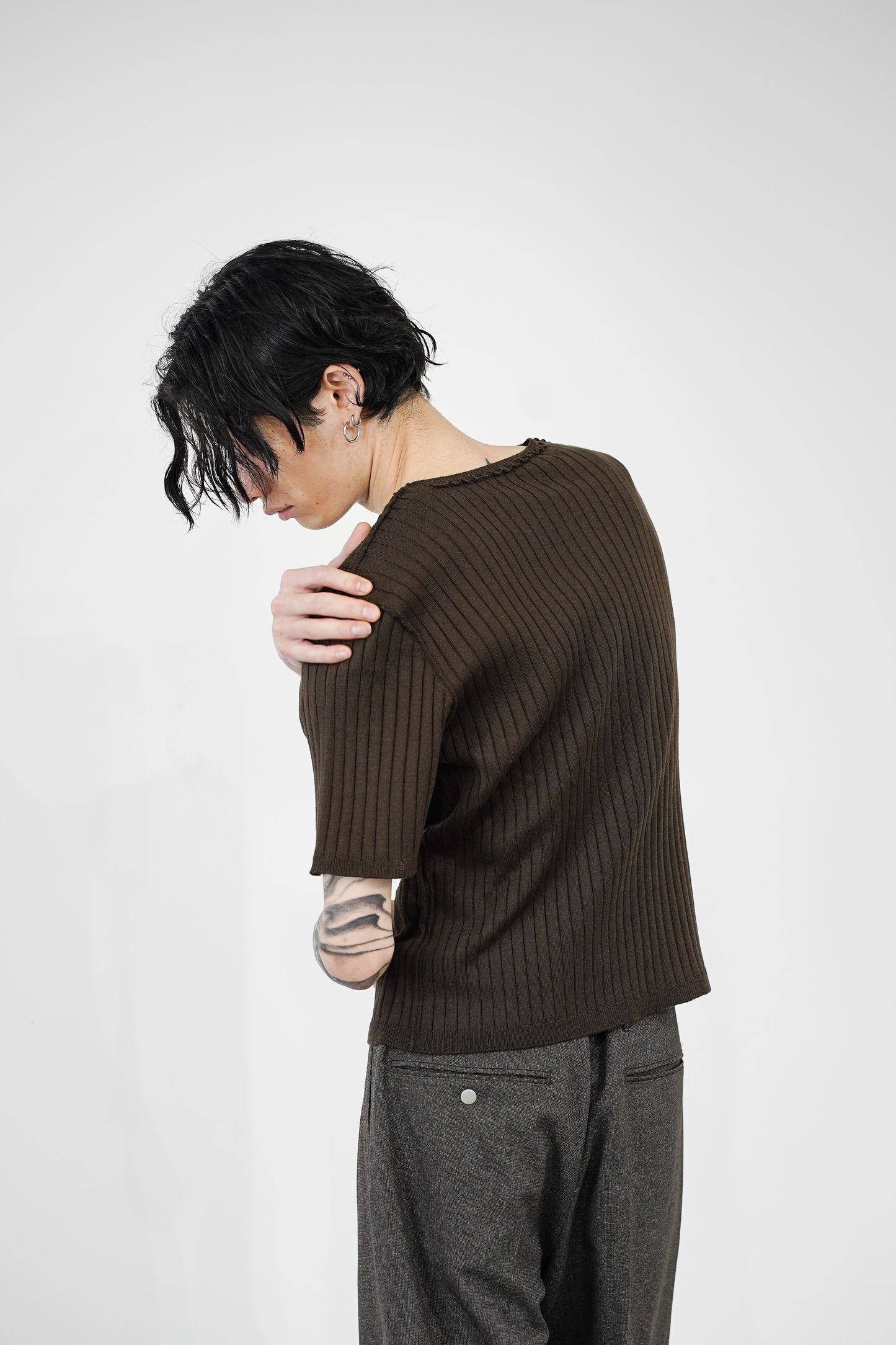 OUTLINK STRUCTURE KNIT TEE