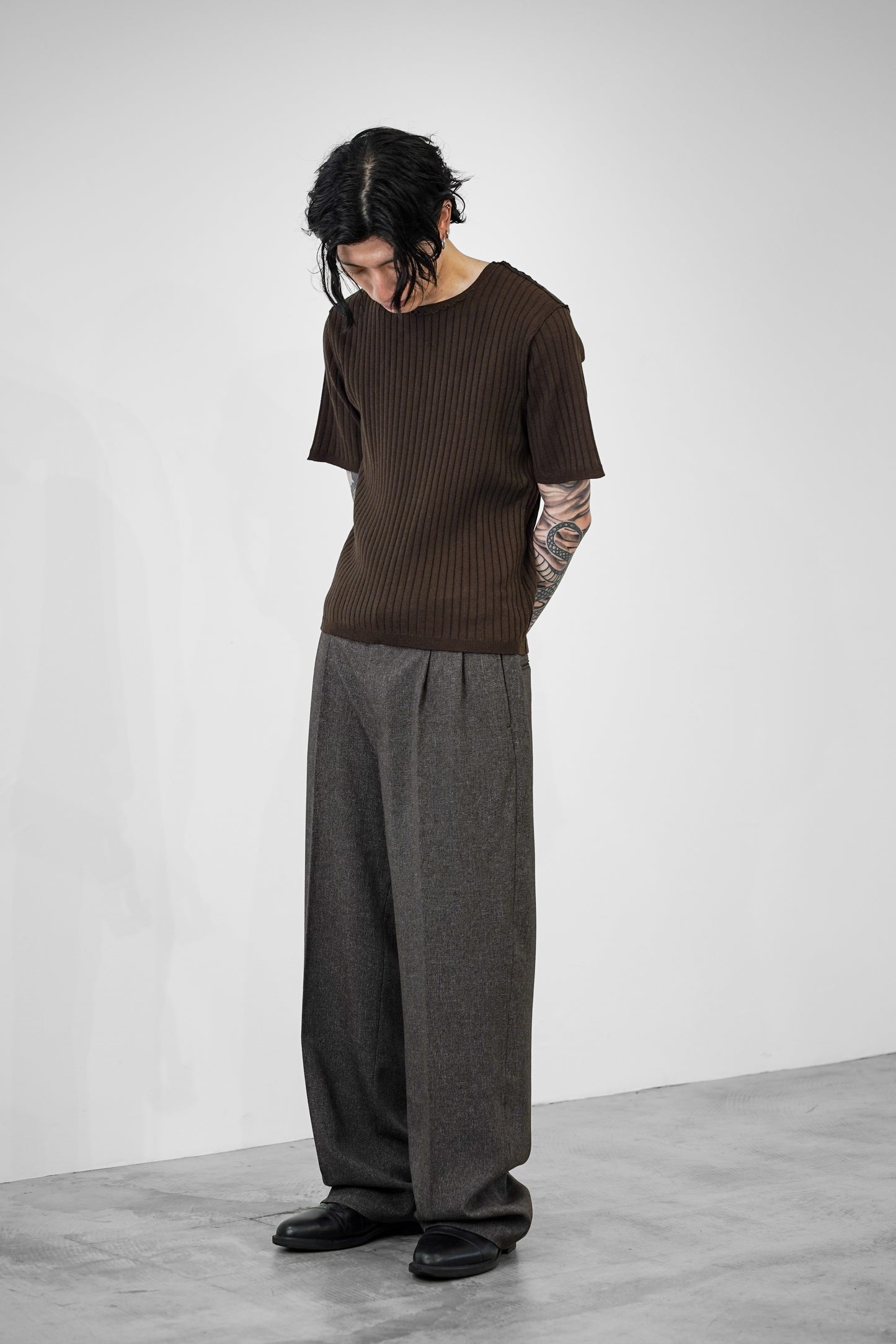 OUTLINK STRUCTURE KNIT TEE