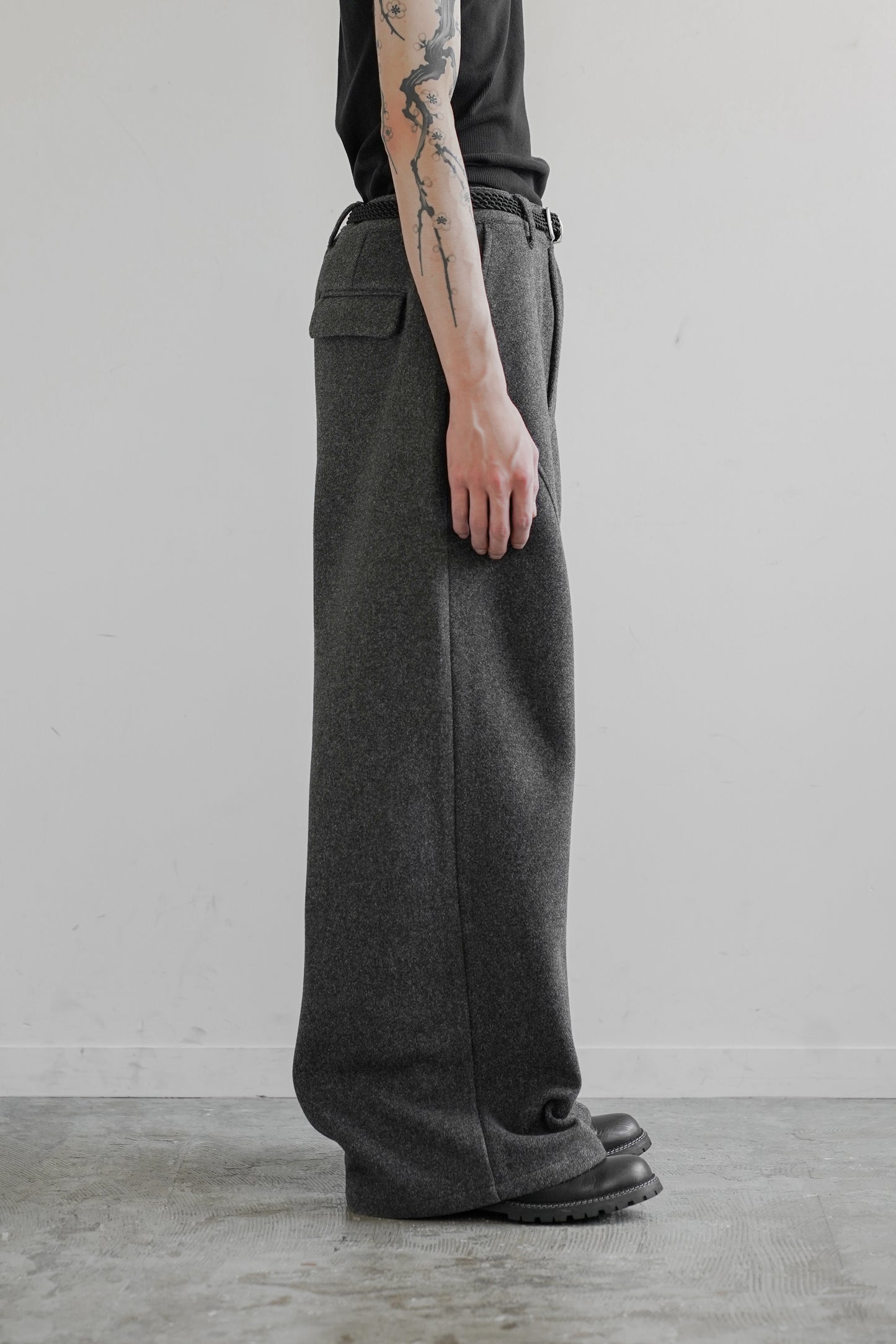 TECH MELTON FULLED STRAIGHT PANTS