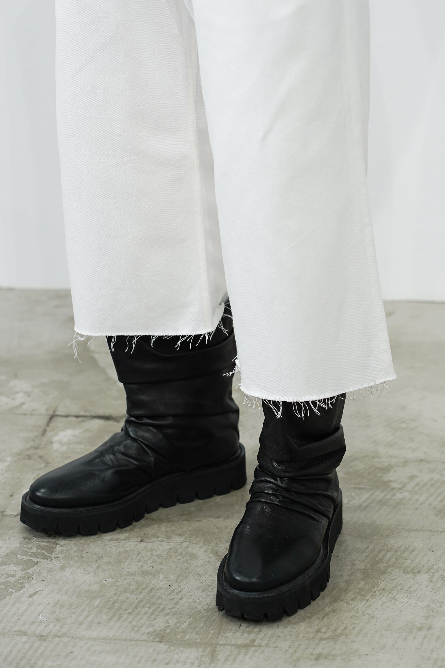 【7/1 - release】MID CUT TWILL DENIM SHORTS