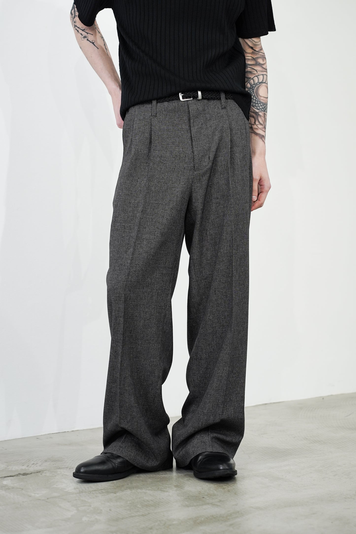 【STYLE SET】OUTLINK STRUCTURE KNIT TEE × PINHEAD STACK BASIC TROUSERS