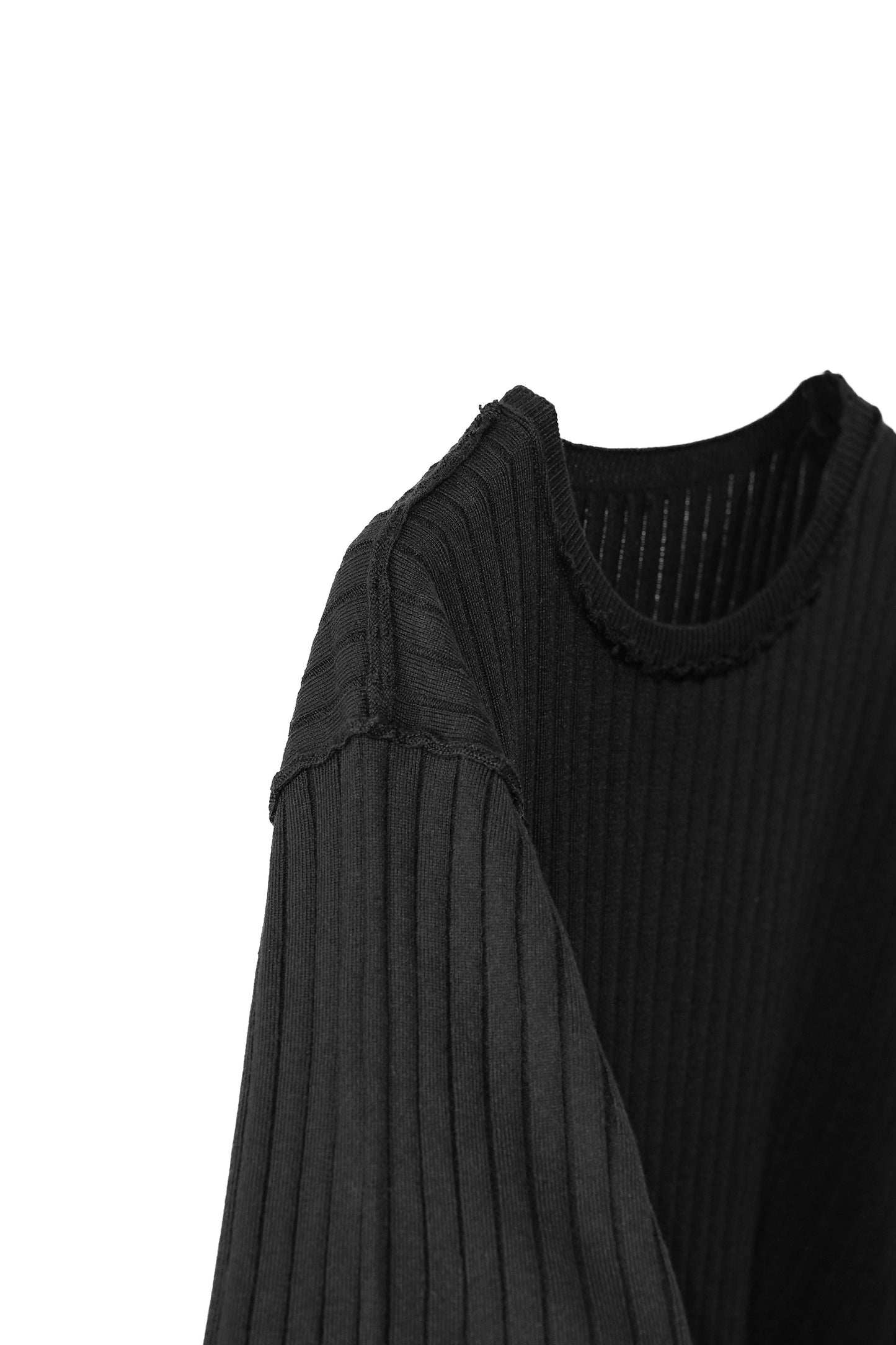 OUTLINK STRUCTURE KNIT TEE