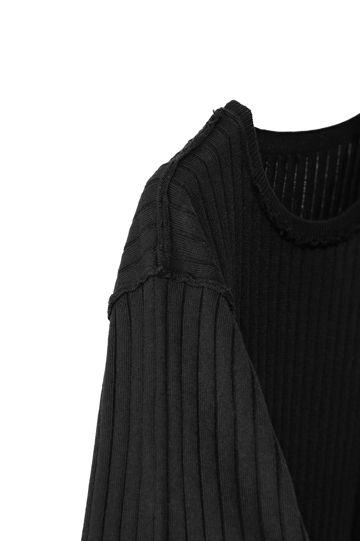 OUTLINK STRUCTURE KNIT TEE
