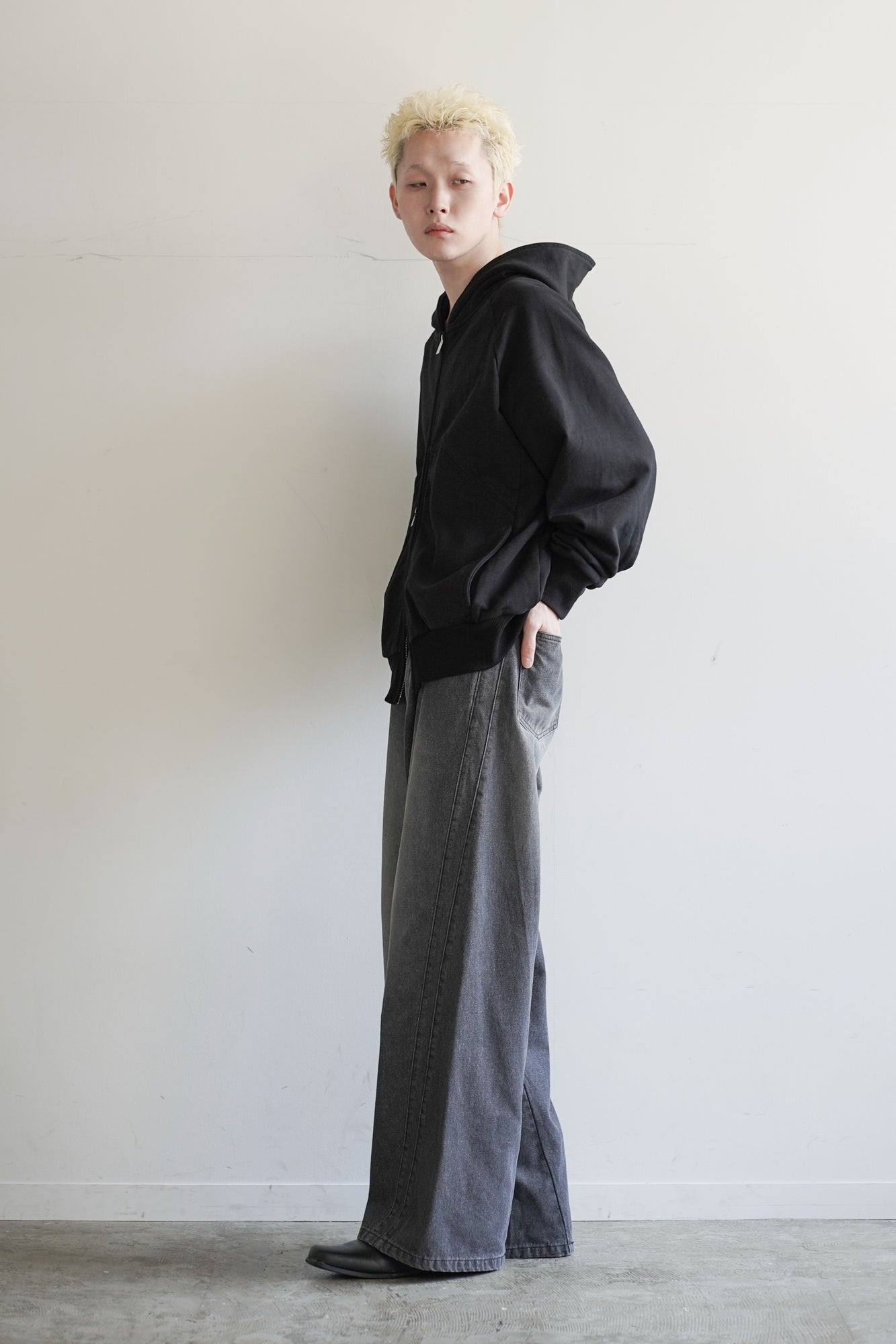 DOUDLE SEAM TWISTED BUGGY JEANS【残り僅か】