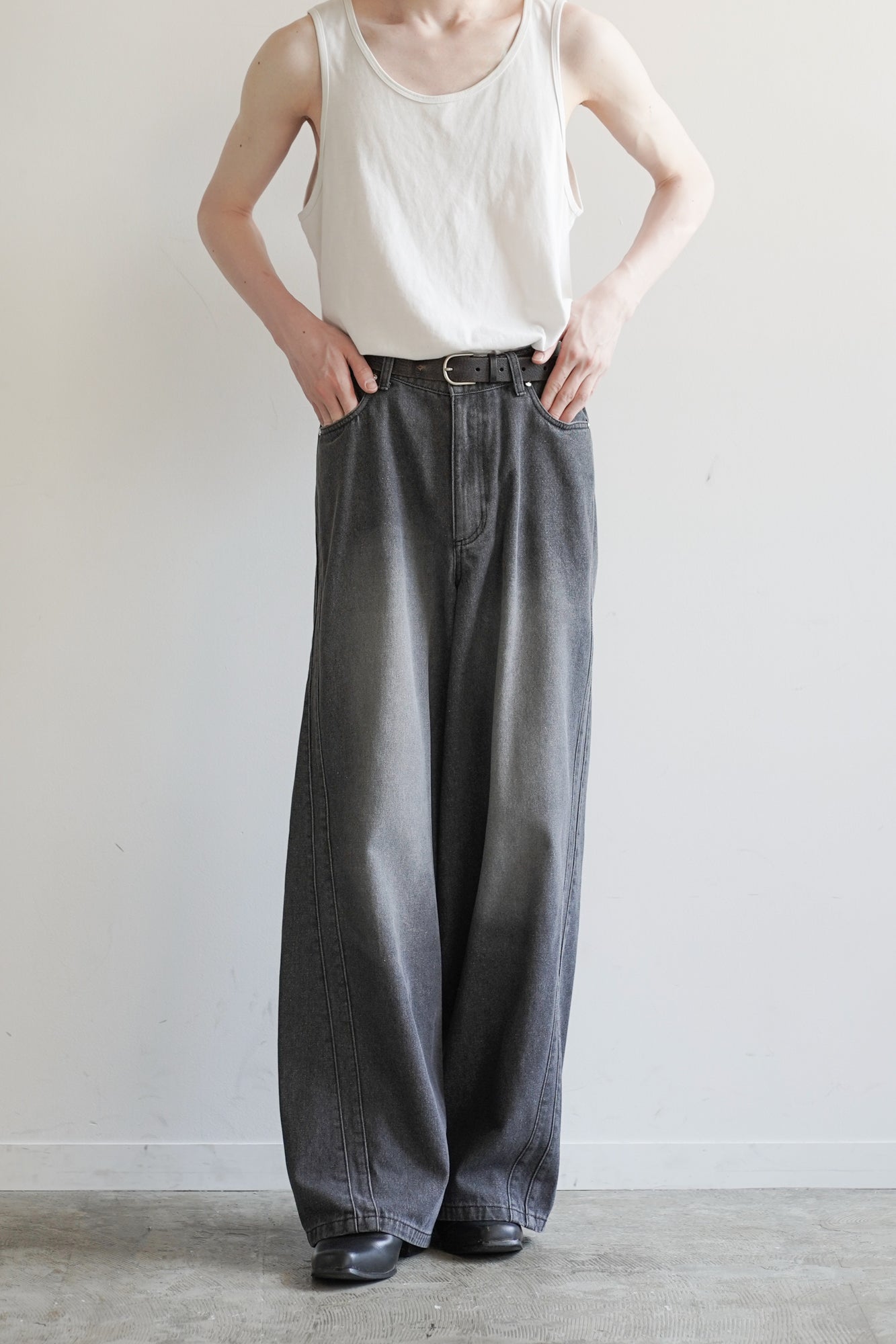 DOUDLE SEAM TWISTED BUGGY JEANS【残り僅か】