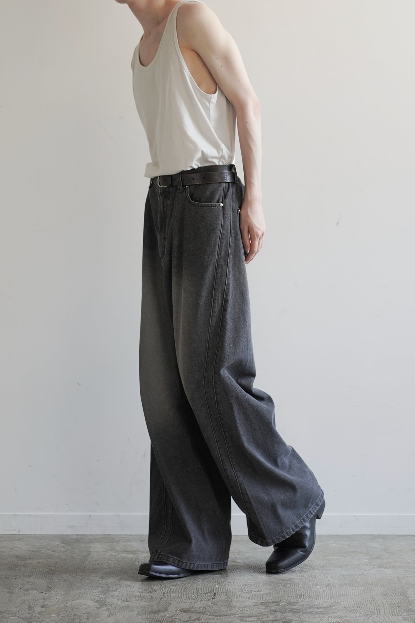 DOUDLE SEAM TWISTED BUGGY JEANS【残り僅か】