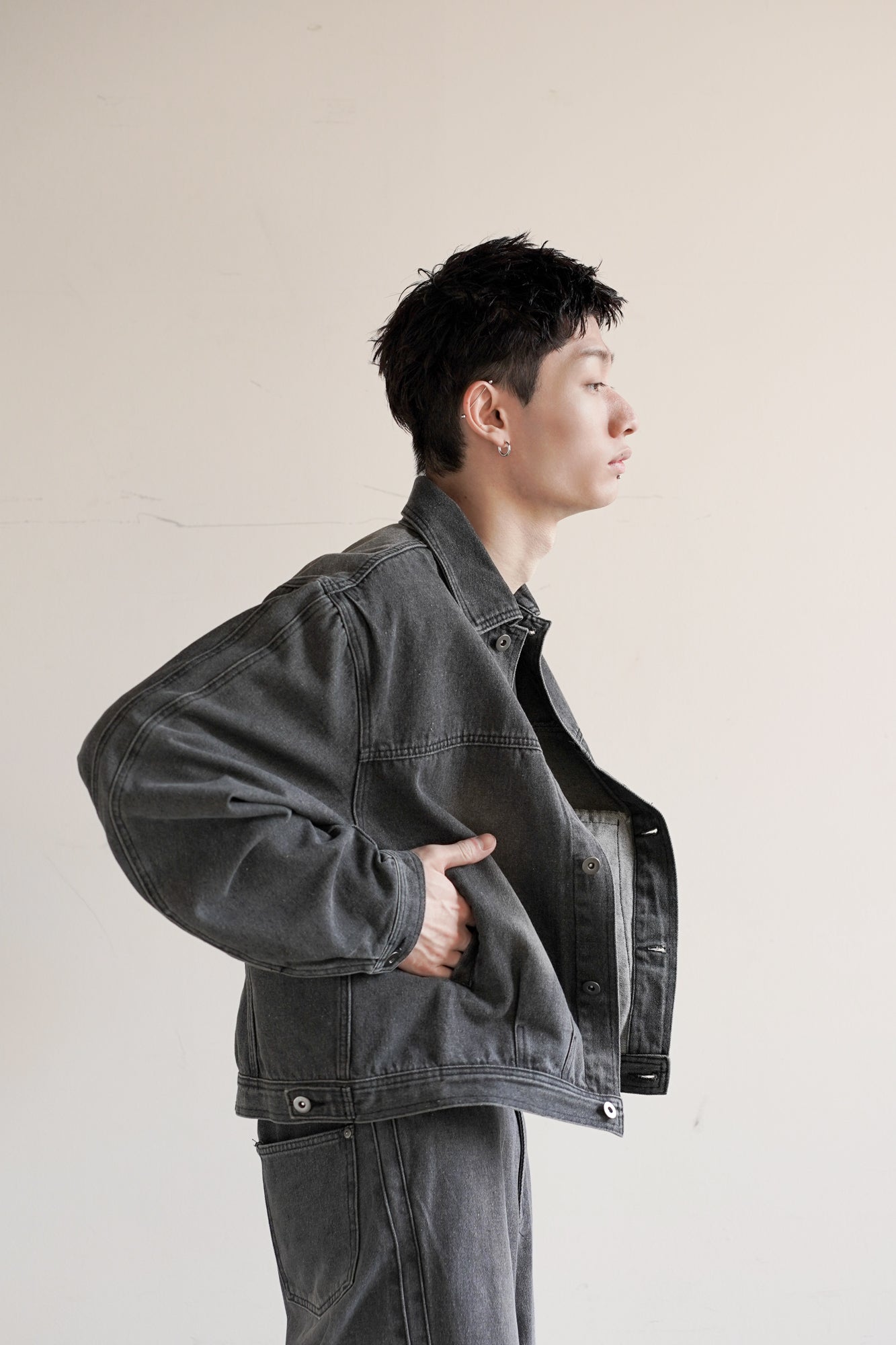 DOUDLE SEAM TWISTED DENIM JACKET
