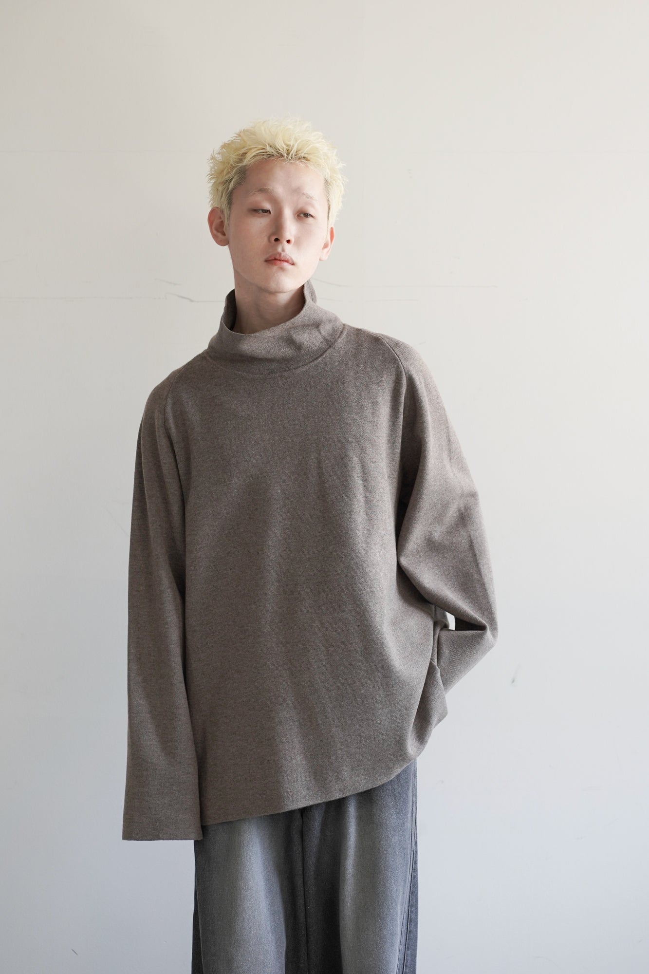 LOOSE FULLED HIGH NECK KNIT