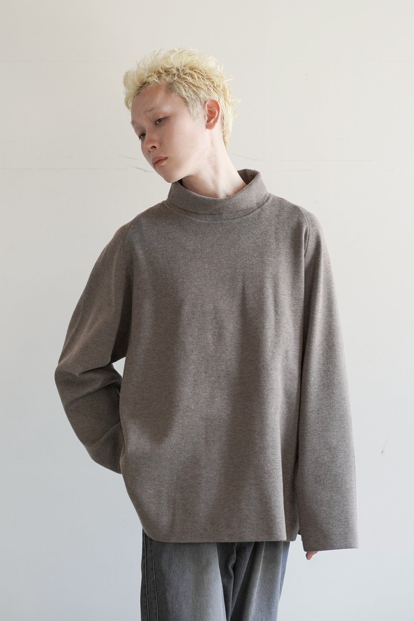 LOOSE FULLED HIGH NECK KNIT