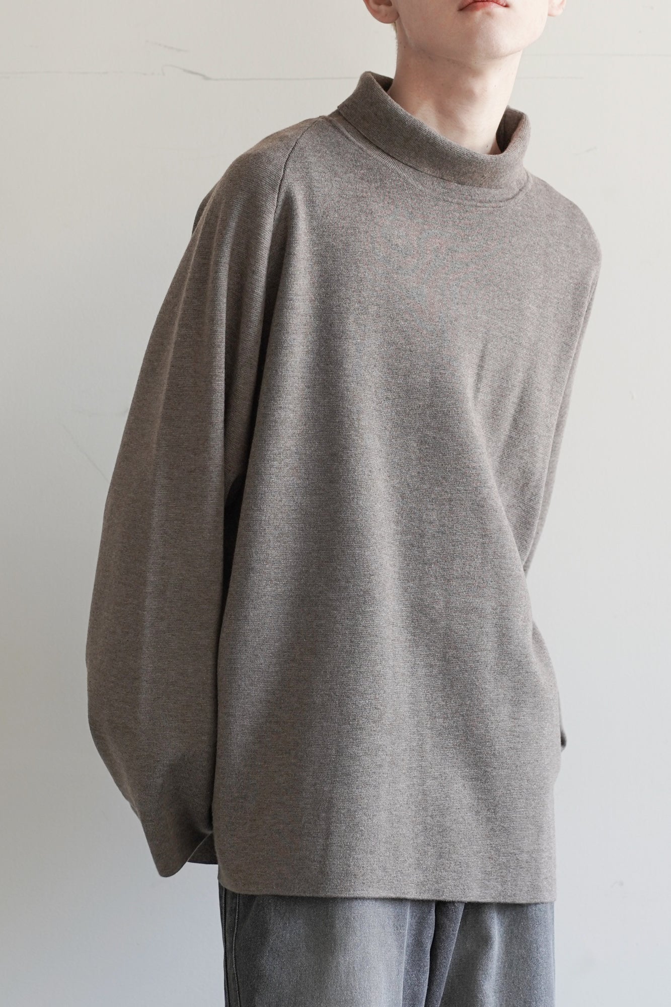 LOOSE FULLED HIGH NECK KNIT