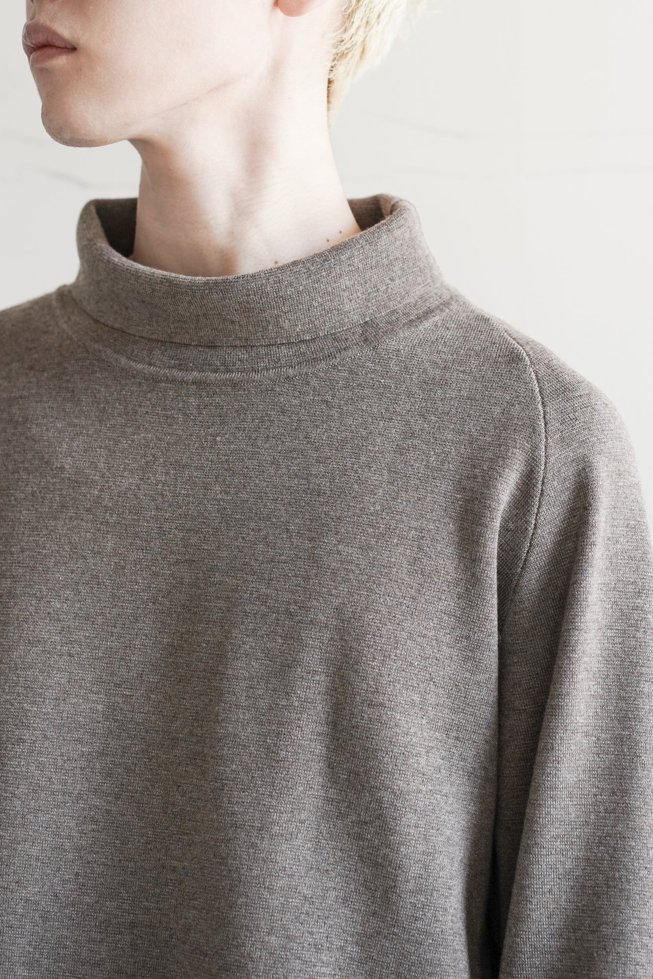 LOOSE FULLED HIGH NECK KNIT