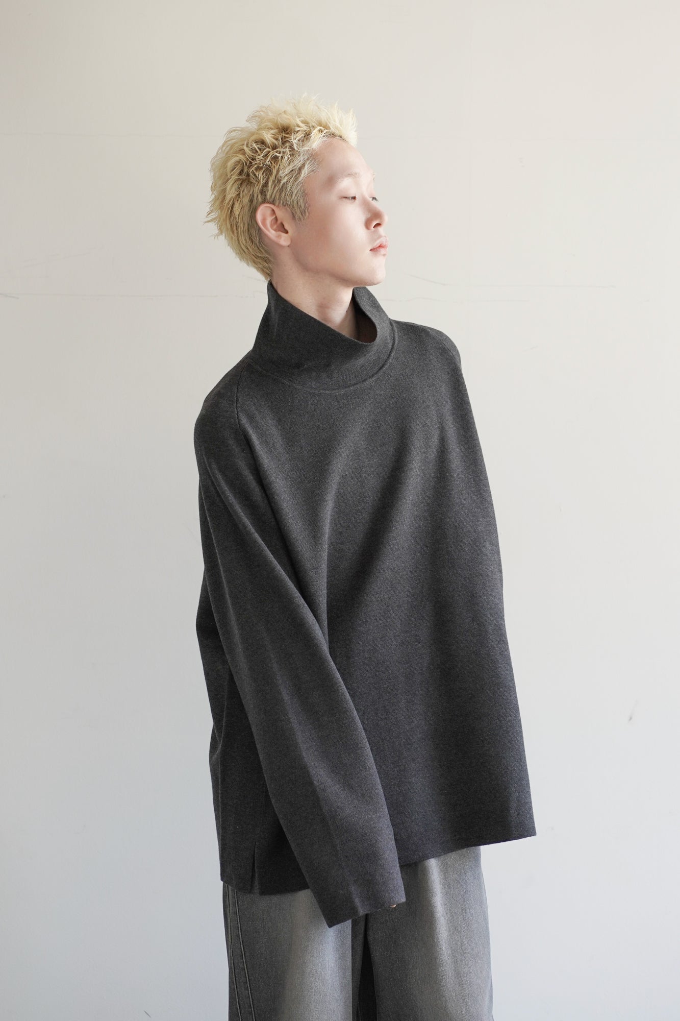 LOOSE FULLED HIGH NECK KNIT