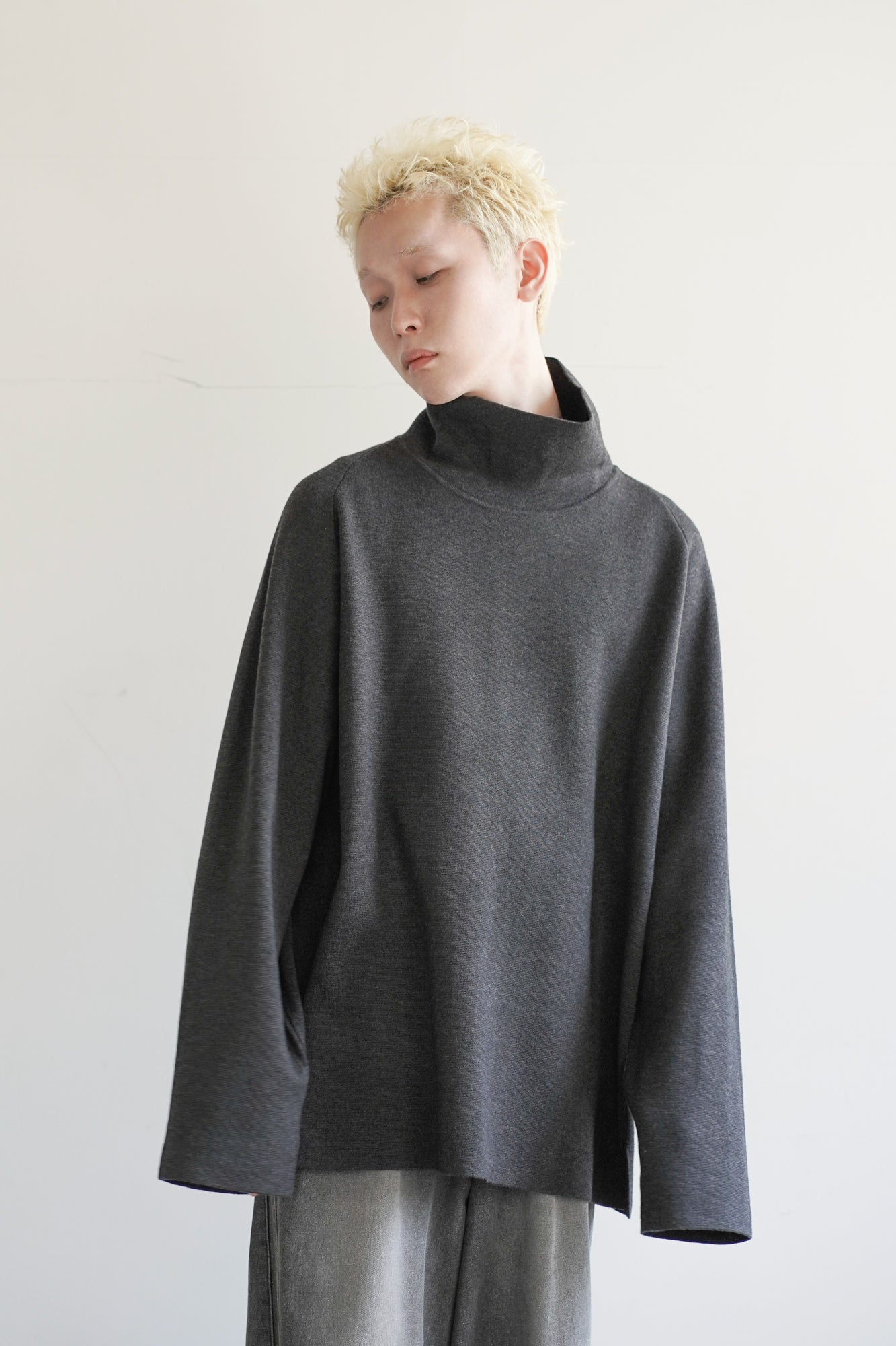 LOOSE FULLED HIGH NECK KNIT